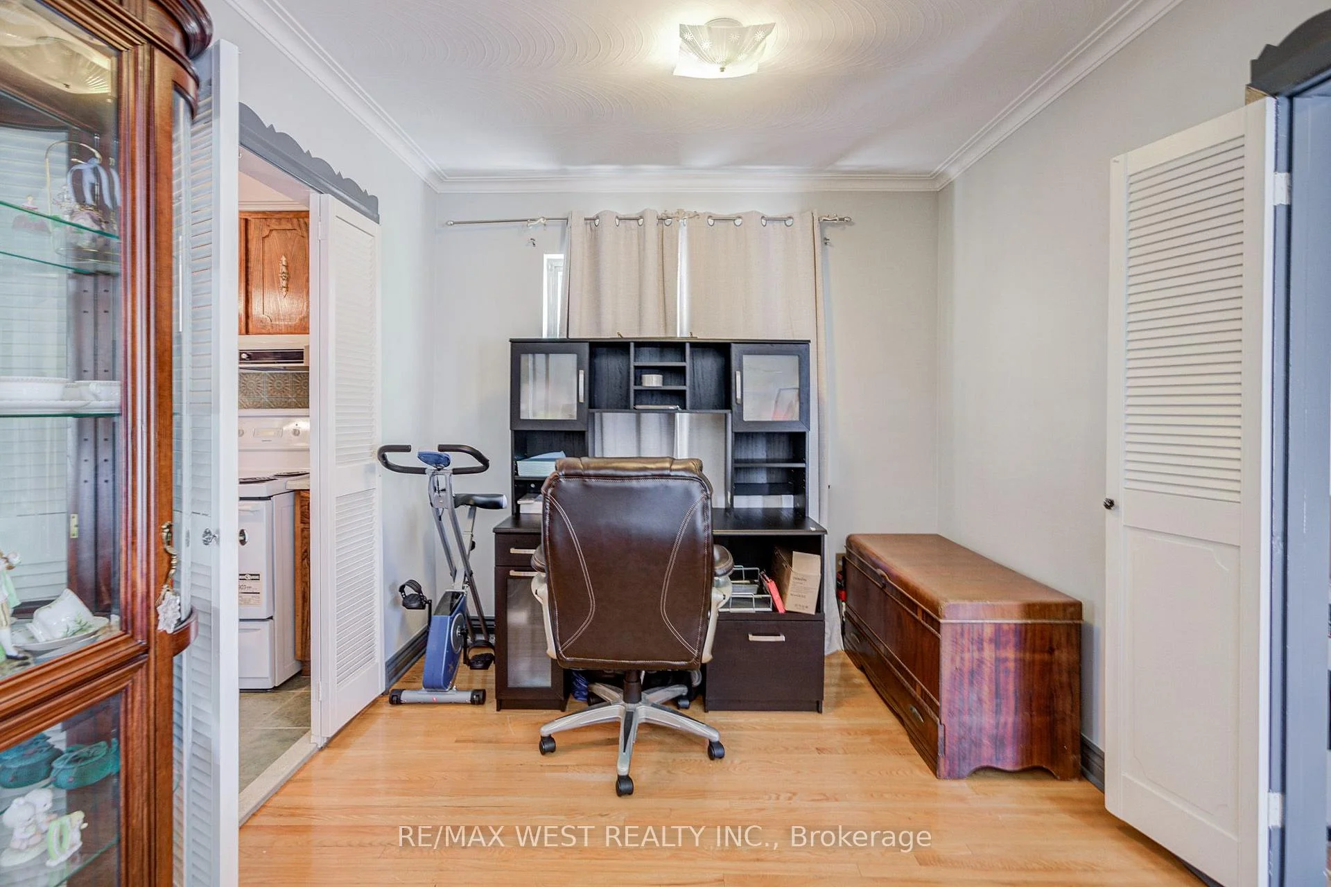 Photo 16 of 65 Ridge Point Crescent, North York, Brookhaven-Amesbury — HOMEH