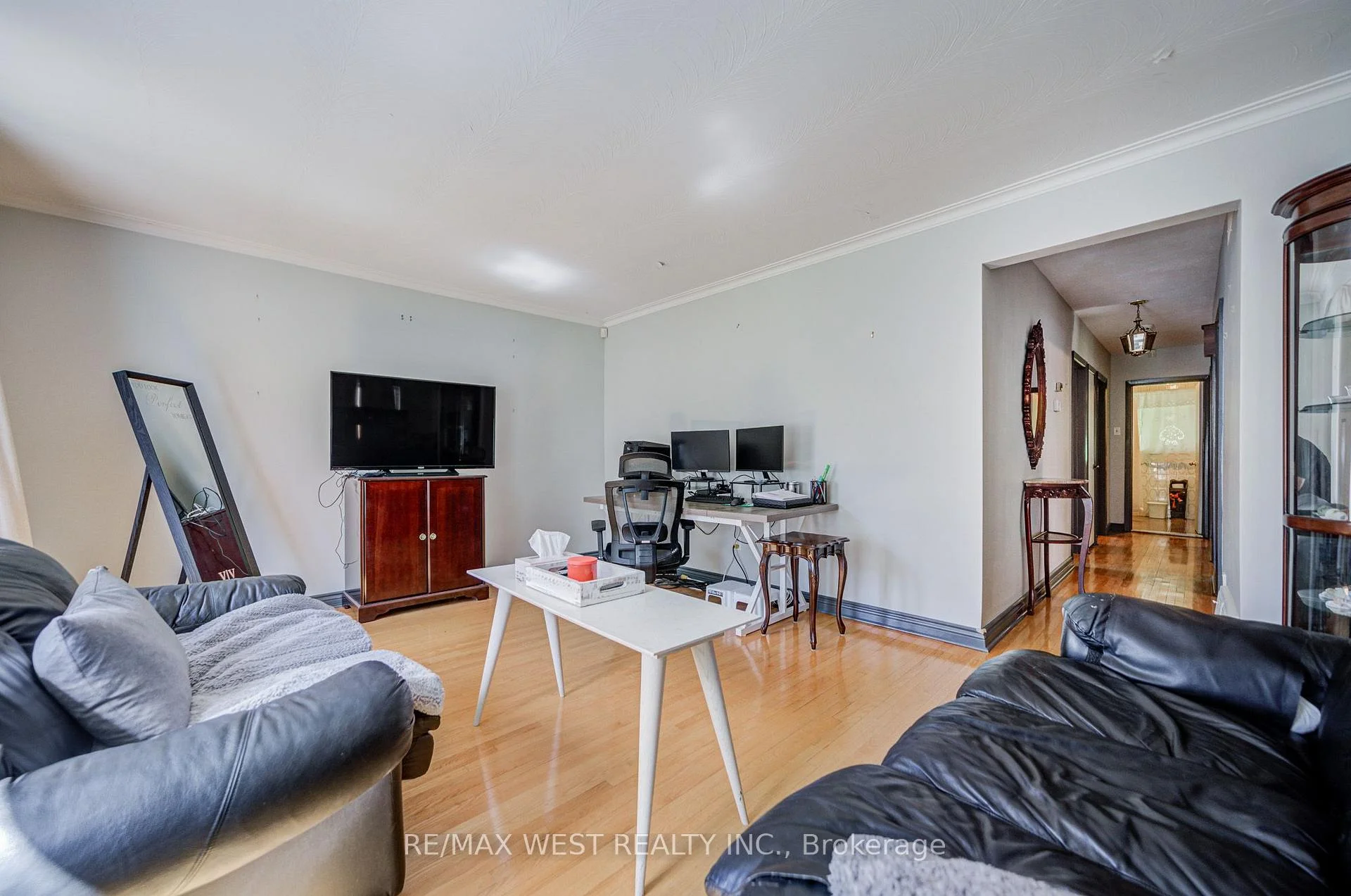 Photo 18 of 65 Ridge Point Crescent, North York, Brookhaven-Amesbury — HOMEH
