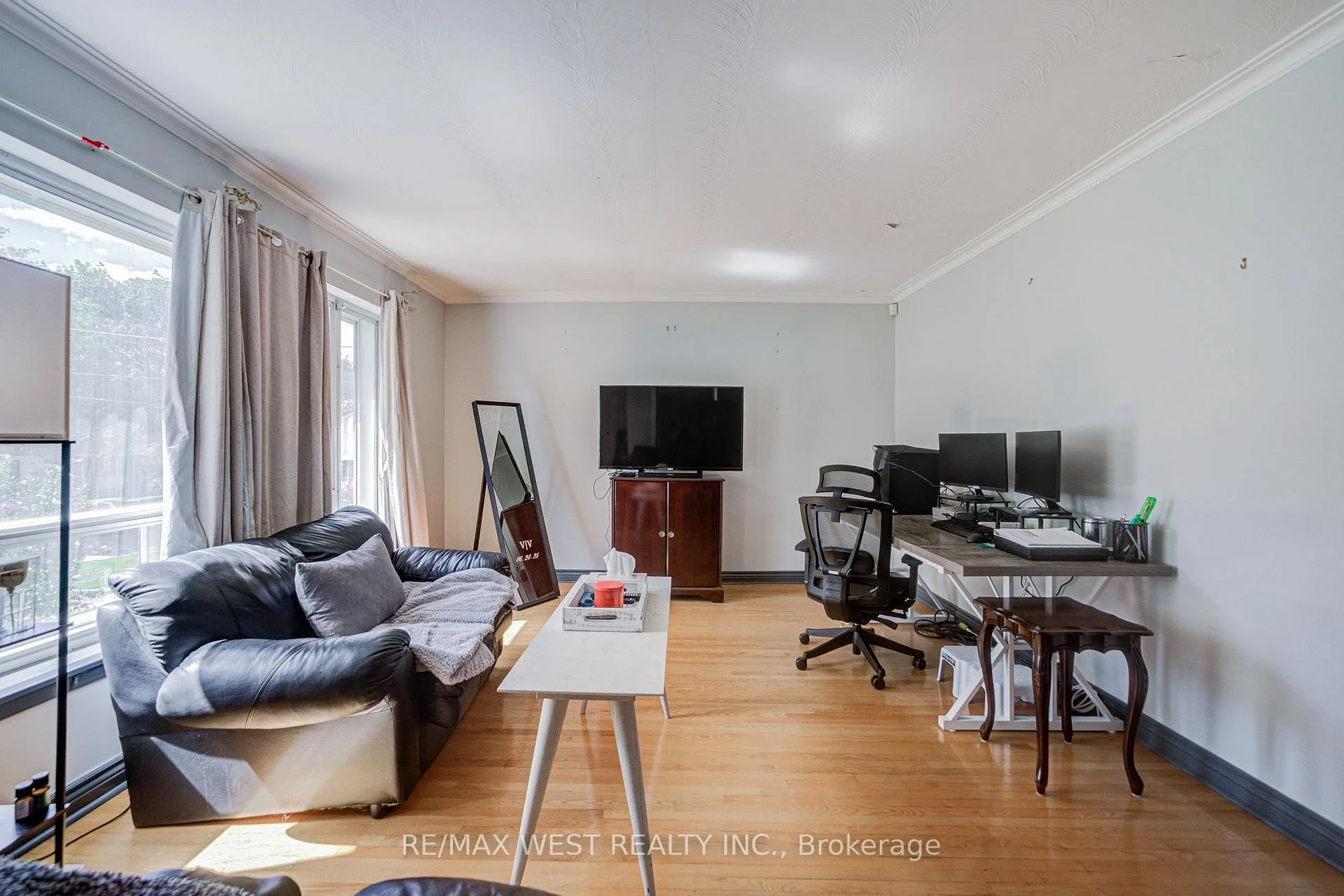 Photo 22 of 65 Ridge Point Crescent, North York, Brookhaven-Amesbury — HOMEH