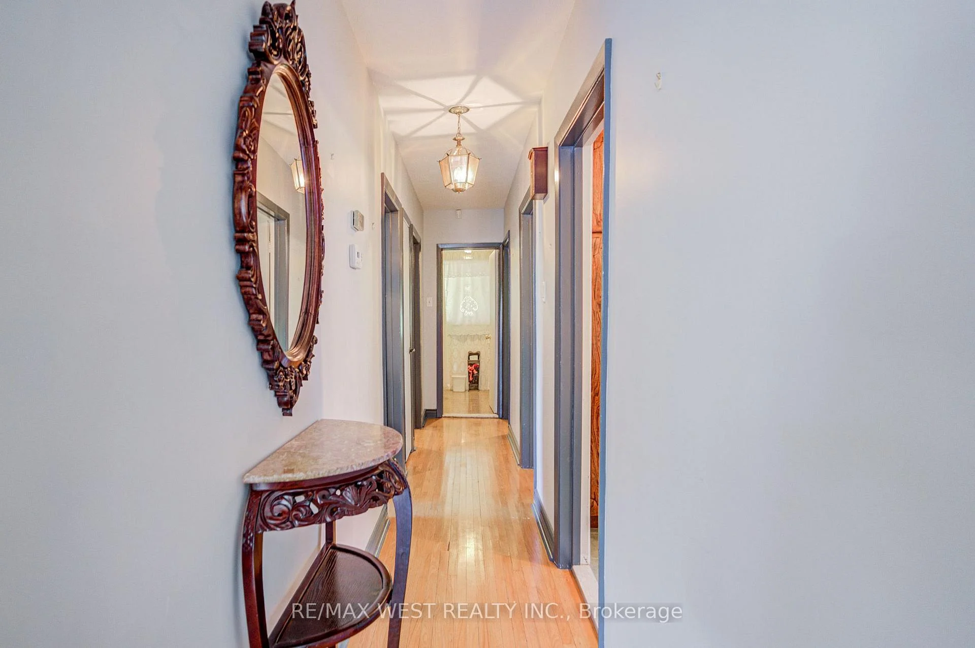 Photo 25 of 65 Ridge Point Crescent, North York, Brookhaven-Amesbury — HOMEH