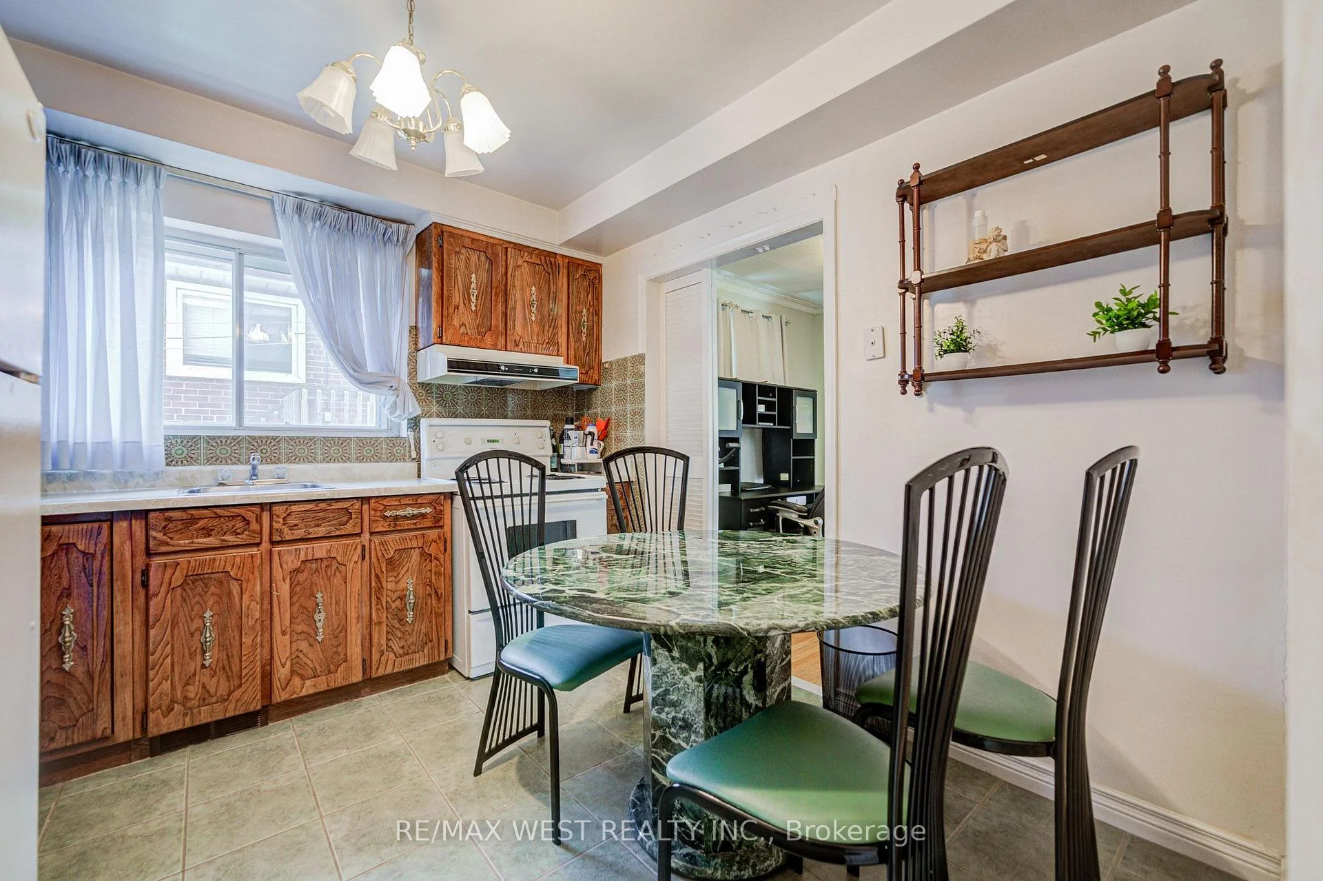 Photo 26 of 65 Ridge Point Crescent, North York, Brookhaven-Amesbury — HOMEH