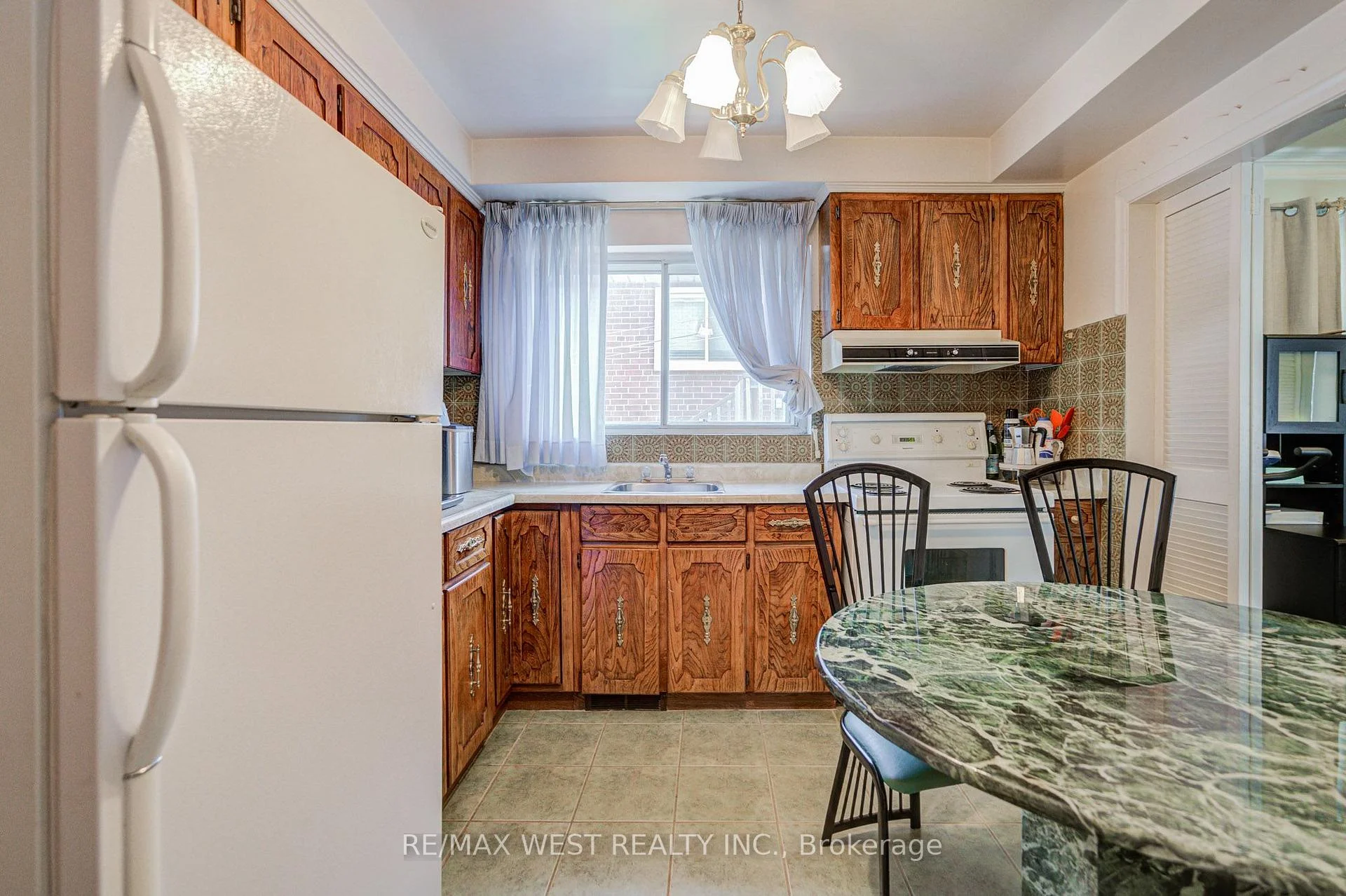 Photo 27 of 65 Ridge Point Crescent, North York, Brookhaven-Amesbury — HOMEH