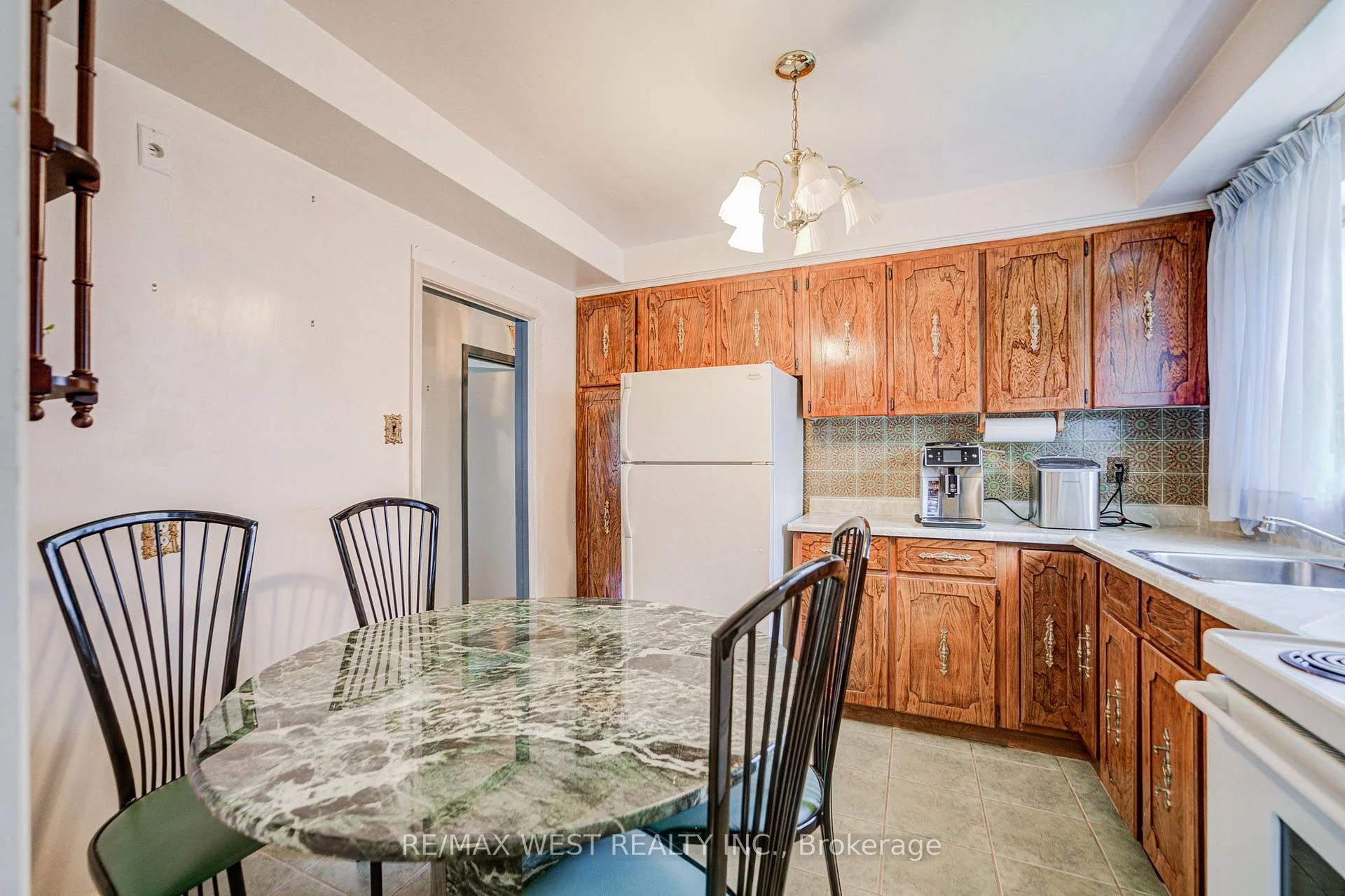 Photo 29 of 65 Ridge Point Crescent, North York, Brookhaven-Amesbury — HOMEH