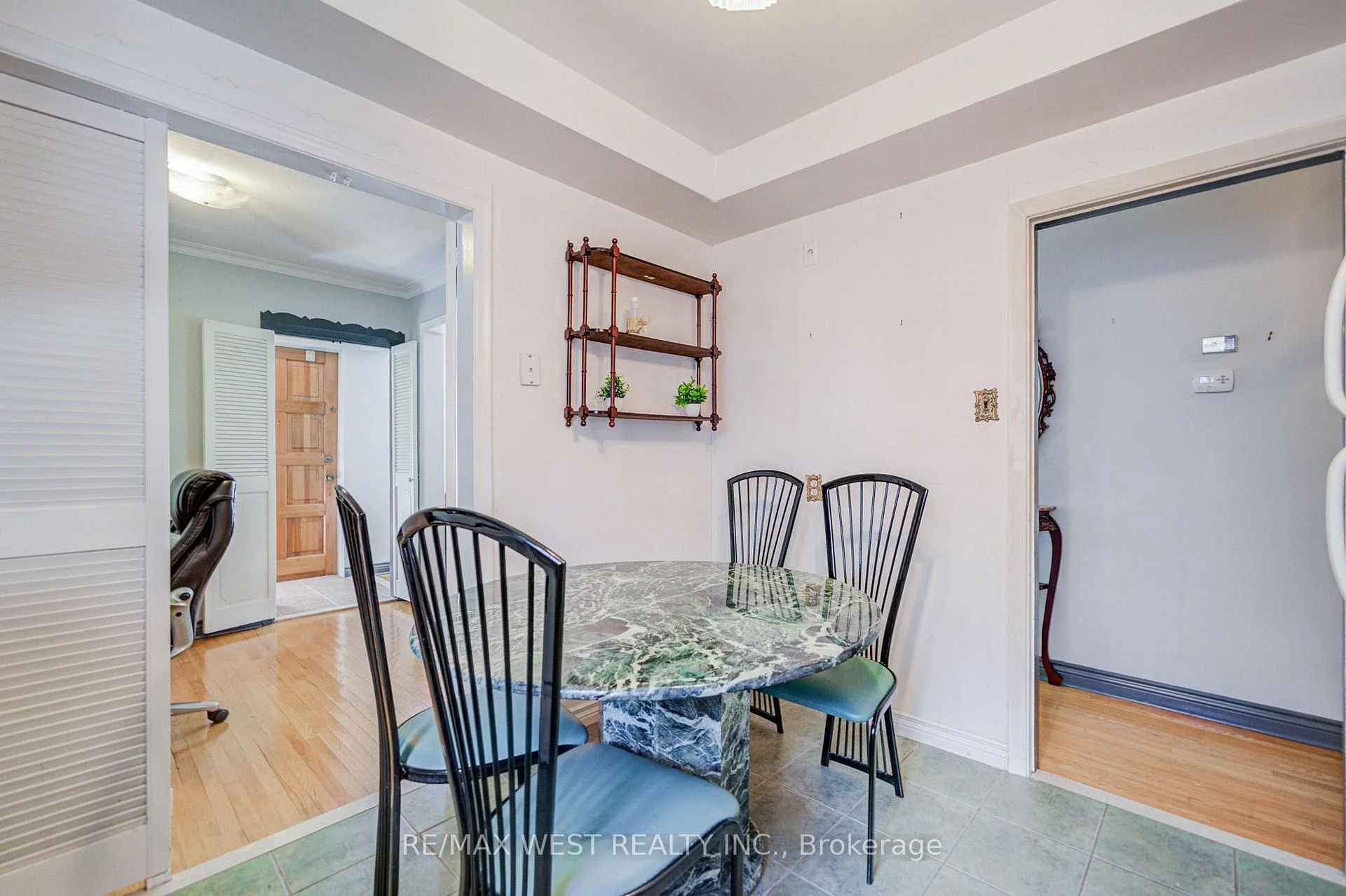 Photo 30 of 65 Ridge Point Crescent, North York, Brookhaven-Amesbury — HOMEH