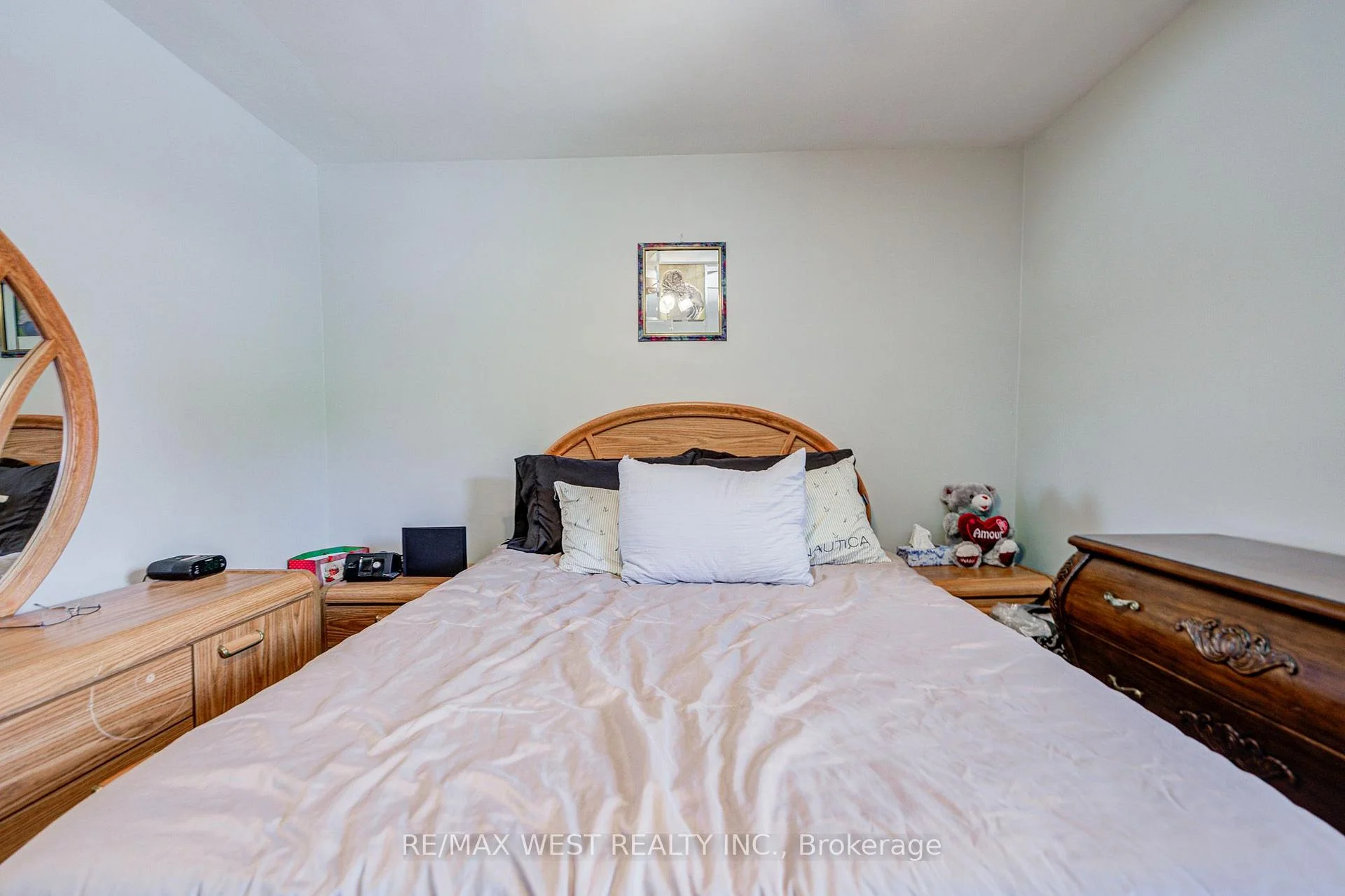 Photo 32 of 65 Ridge Point Crescent, North York, Brookhaven-Amesbury — HOMEH