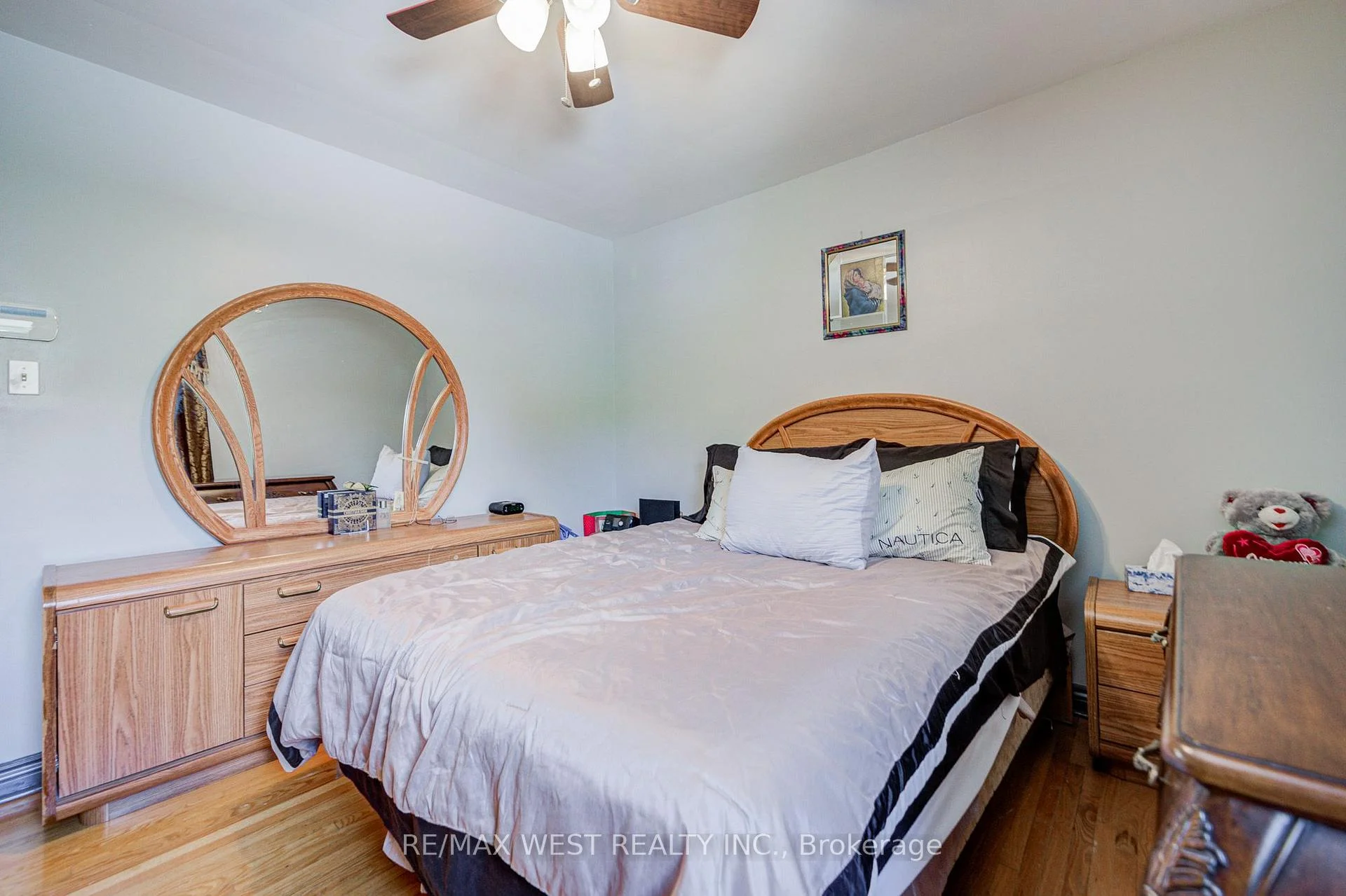 Photo 33 of 65 Ridge Point Crescent, North York, Brookhaven-Amesbury — HOMEH