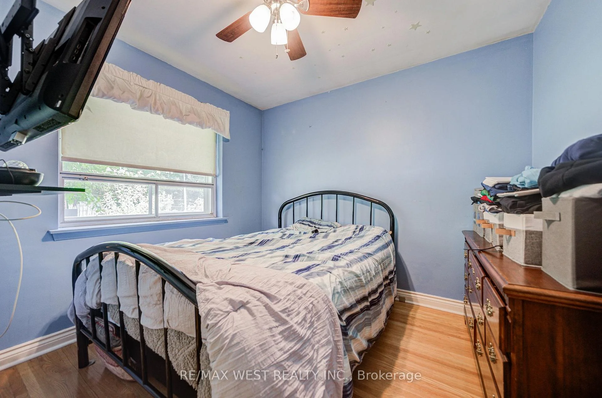 Photo 38 of 65 Ridge Point Crescent, North York, Brookhaven-Amesbury — HOMEH