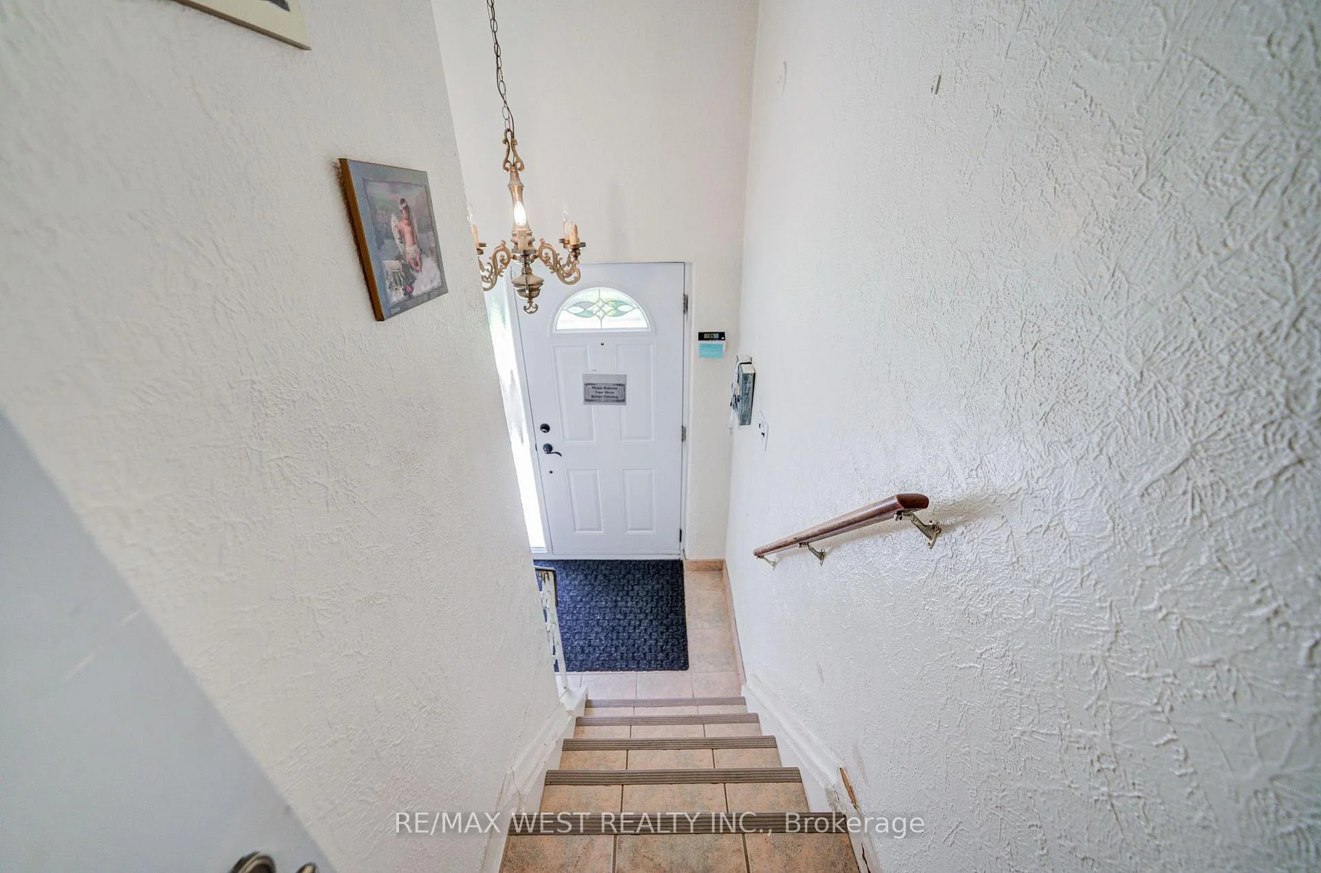 Photo 40 of 65 Ridge Point Crescent, North York, Brookhaven-Amesbury — HOMEH
