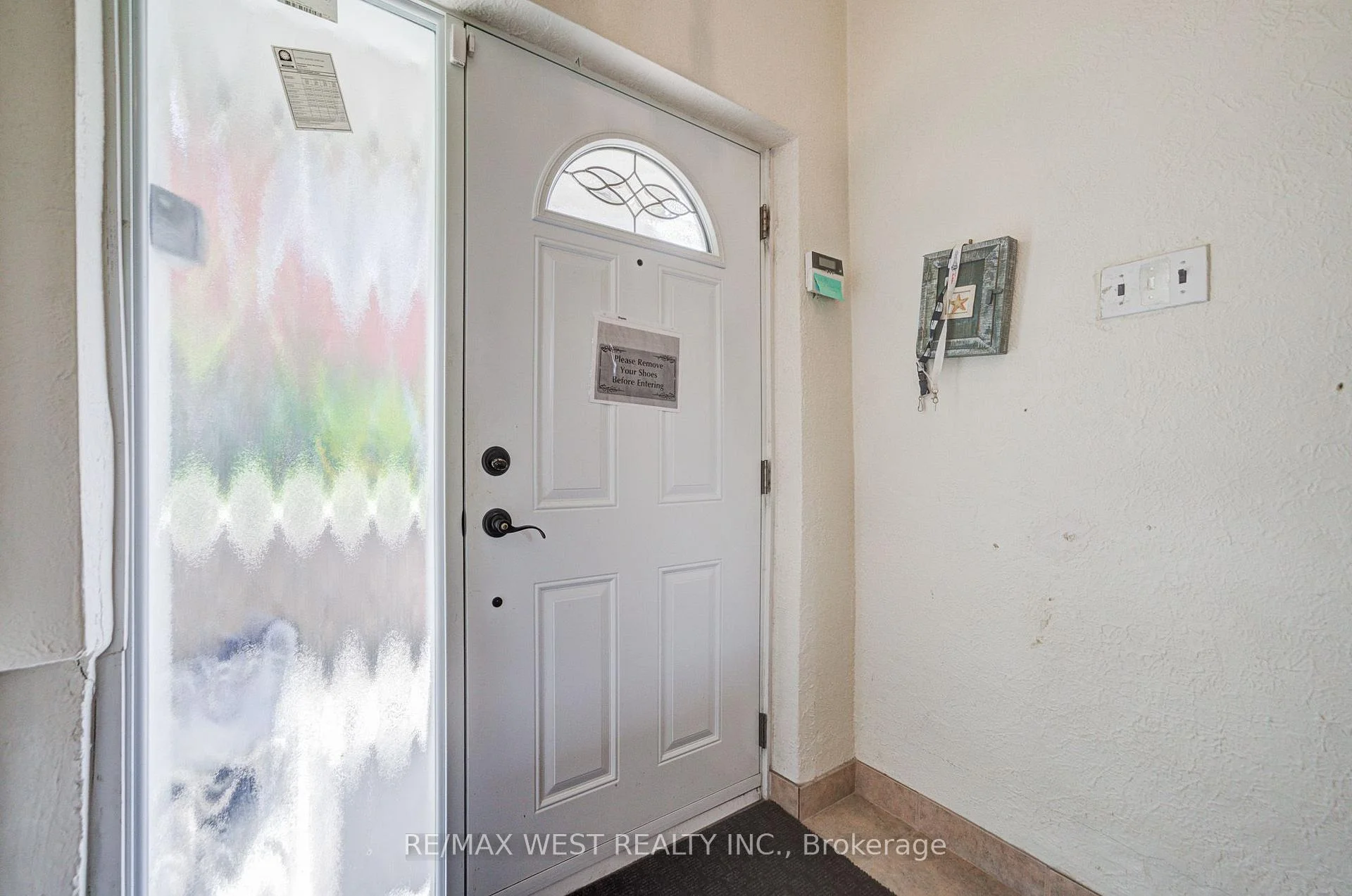Photo 41 of 65 Ridge Point Crescent, North York, Brookhaven-Amesbury — HOMEH