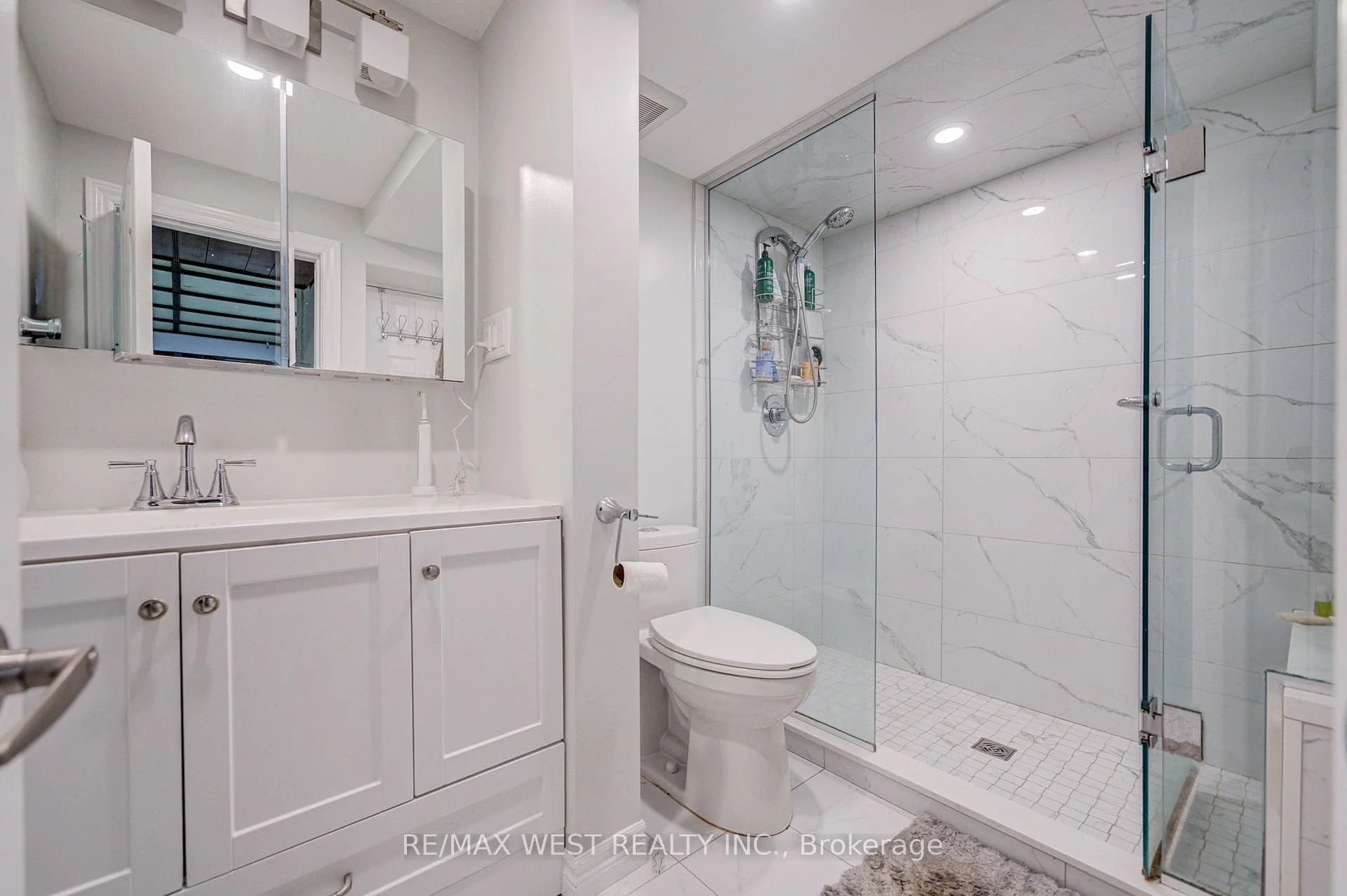 Photo 44 of 65 Ridge Point Crescent, North York, Brookhaven-Amesbury — HOMEH