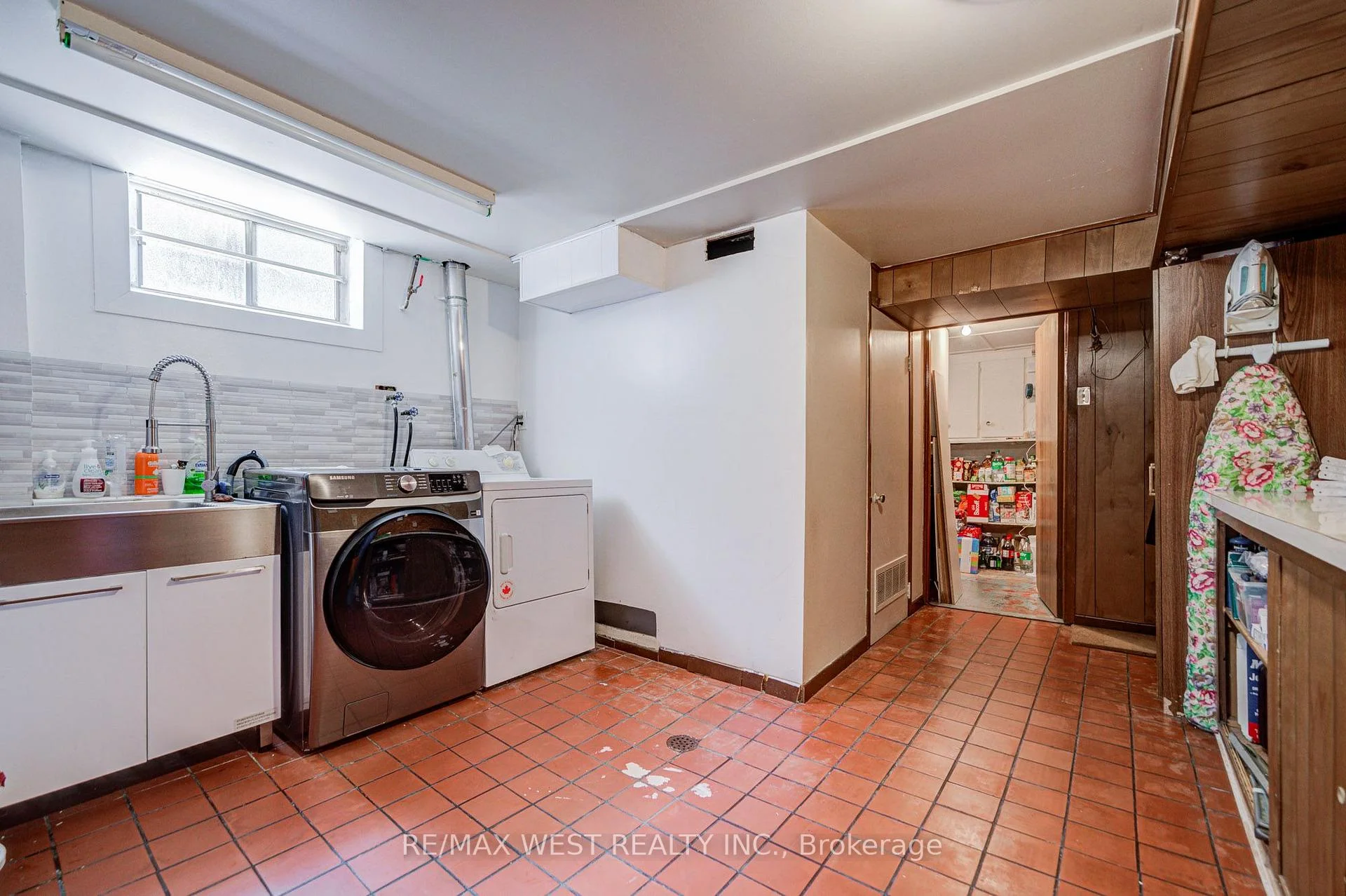Photo 45 of 65 Ridge Point Crescent, North York, Brookhaven-Amesbury — HOMEH