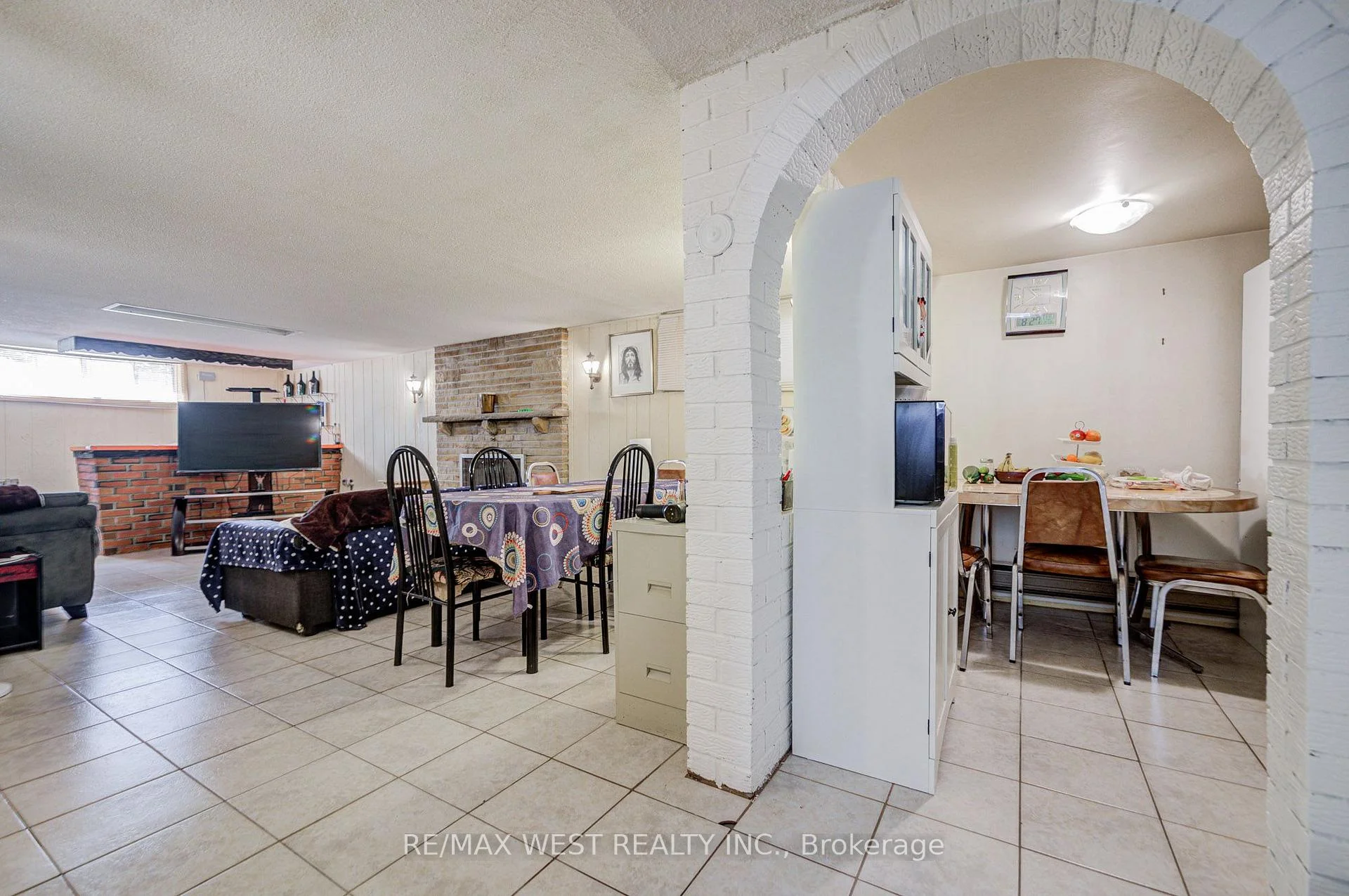 Photo 46 of 65 Ridge Point Crescent, North York, Brookhaven-Amesbury — HOMEH