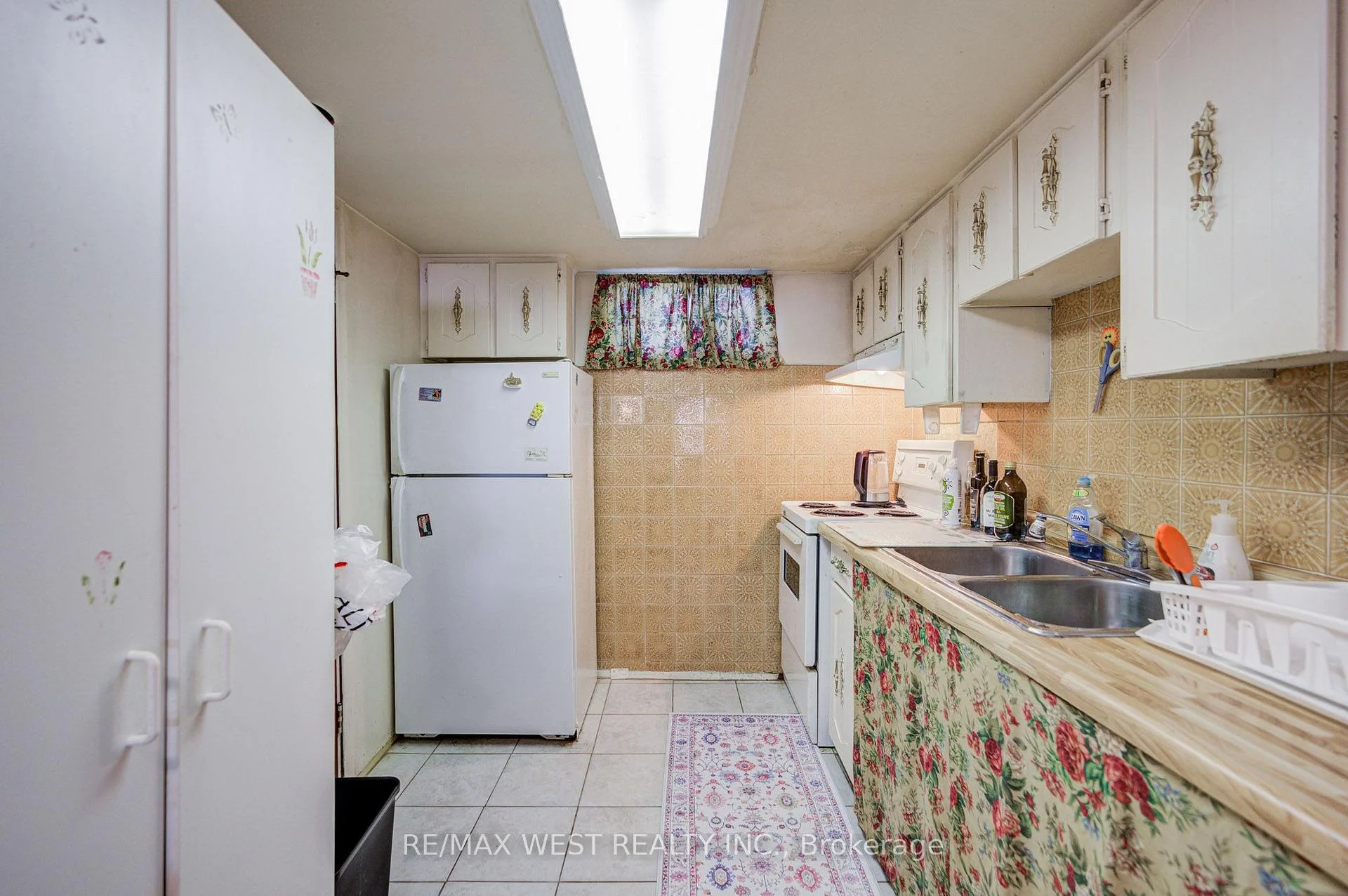 Photo 48 of 65 Ridge Point Crescent, North York, Brookhaven-Amesbury — HOMEH