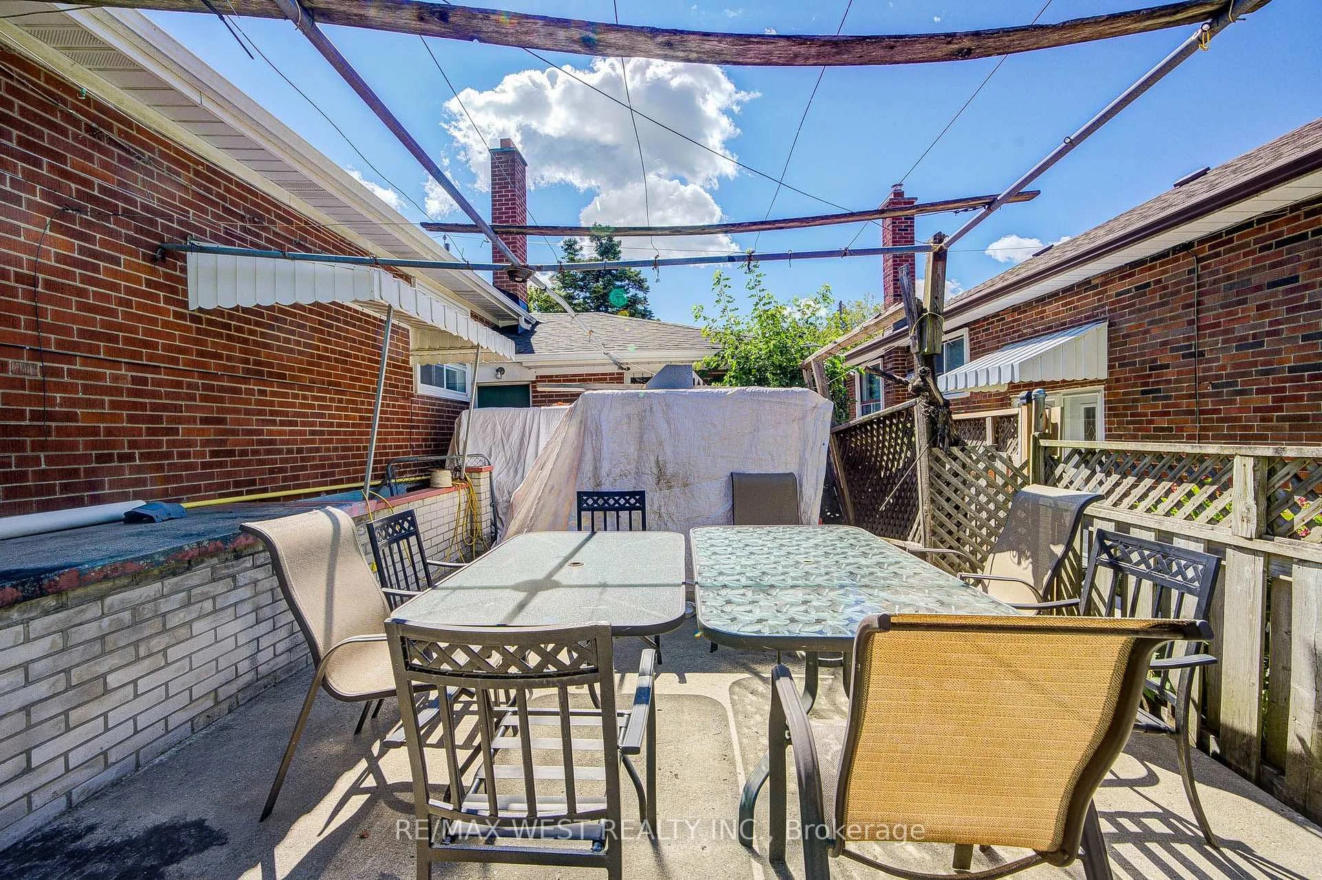 Photo 58 of 65 Ridge Point Crescent, North York, Brookhaven-Amesbury — HOMEH