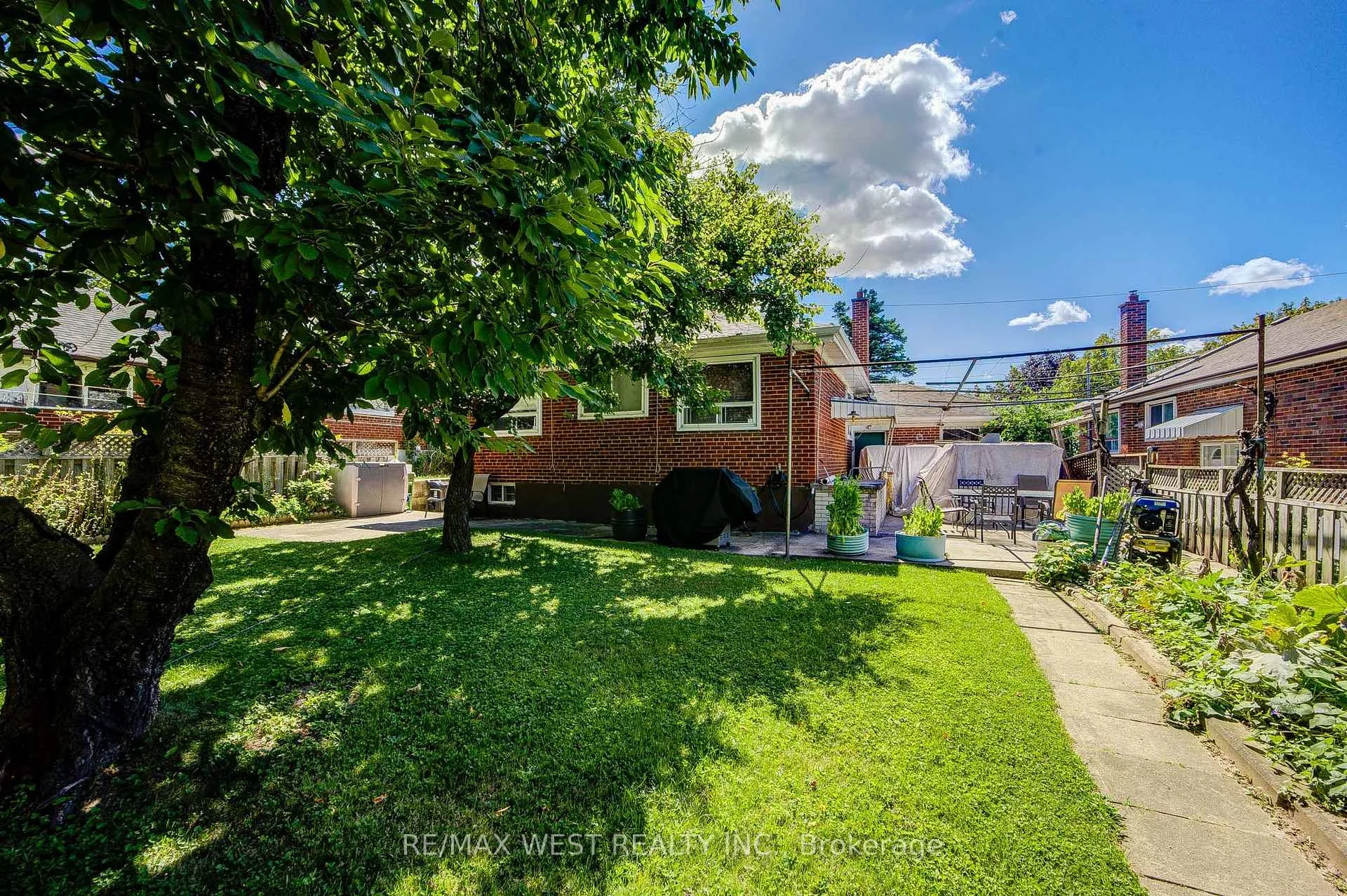 Photo 59 of 65 Ridge Point Crescent, North York, Brookhaven-Amesbury — HOMEH
