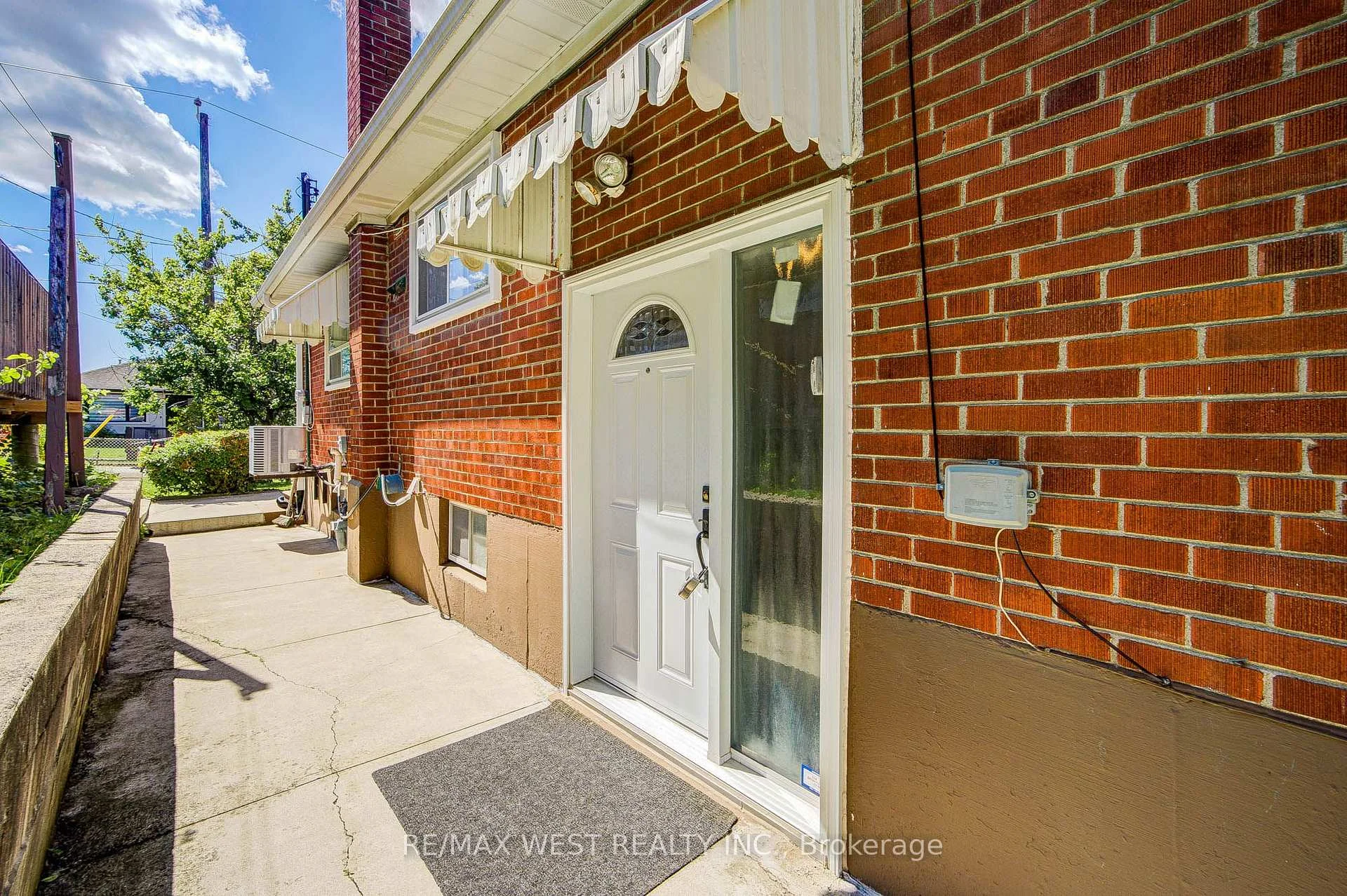 Photo 61 of 65 Ridge Point Crescent, North York, Brookhaven-Amesbury — HOMEH