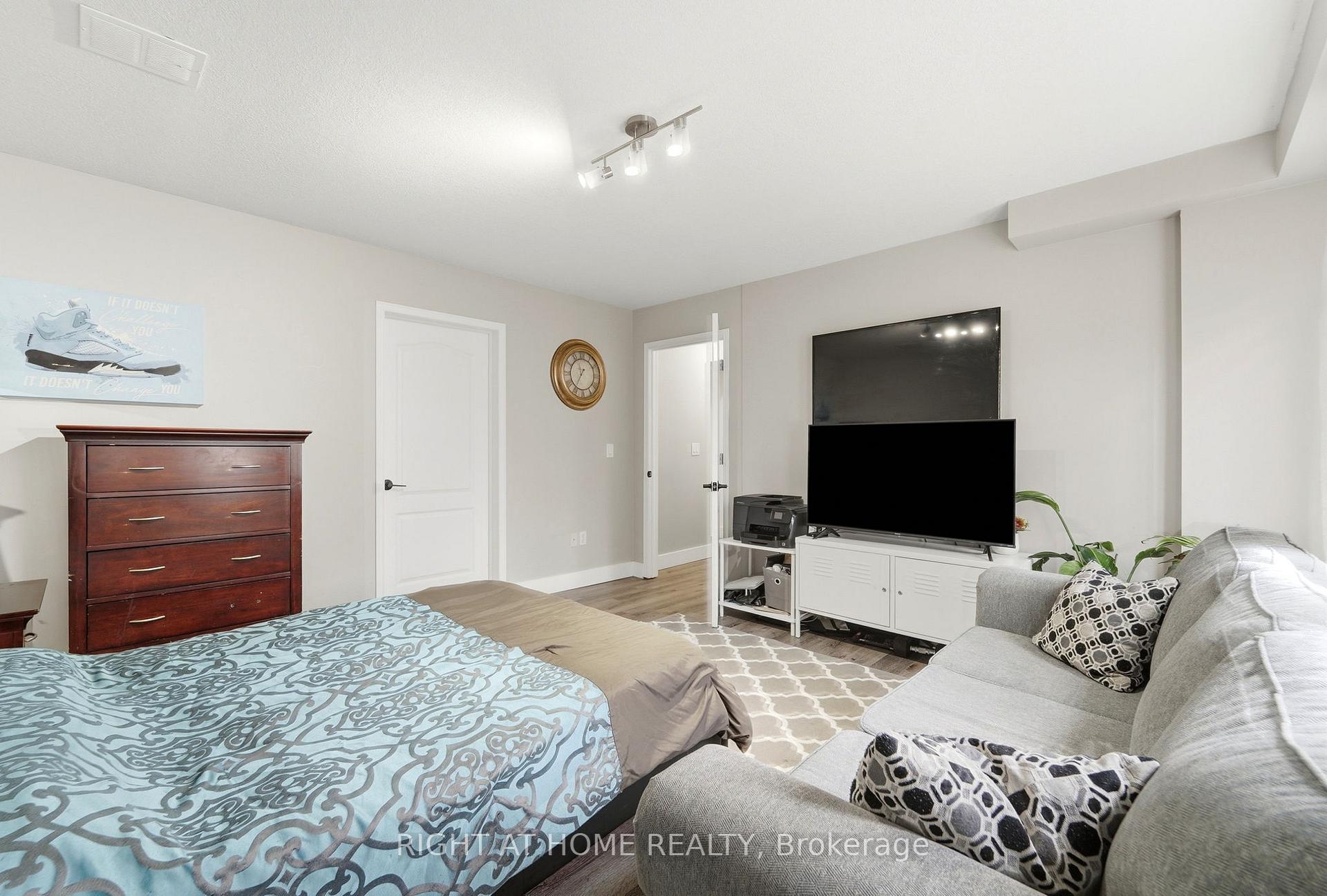 Photo 32 of 65 Wellington South, Cambridge, East Galt — HOMEH
