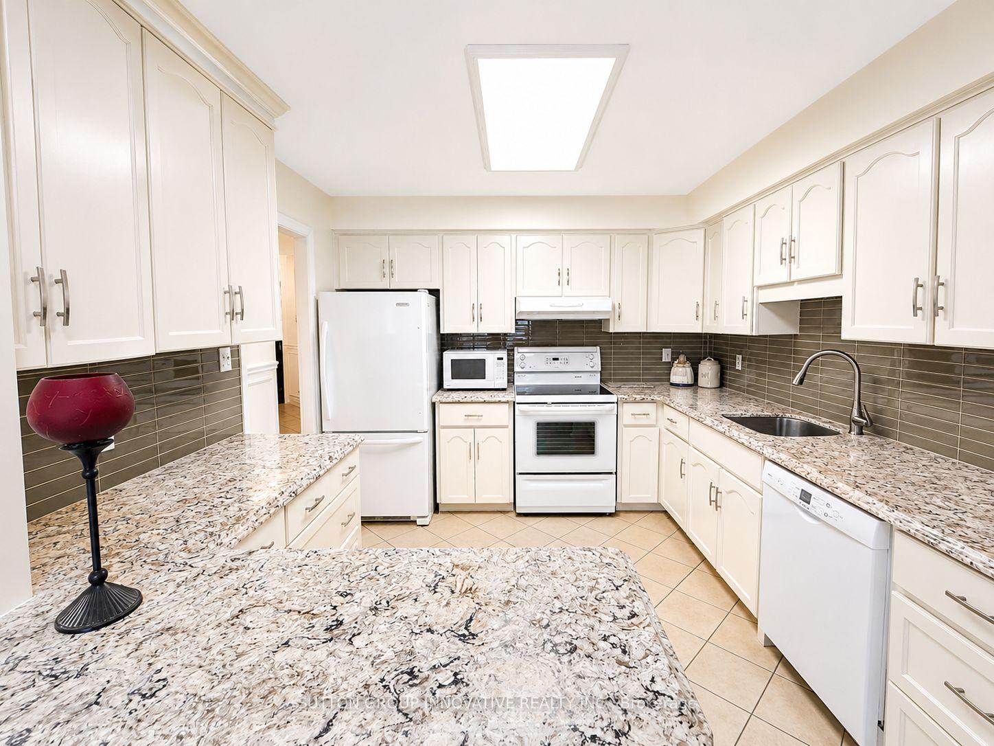Photo 8 of Unit 507, 8 Village Green Boulevard, Hamilton, Stoney Creek — HOMEH