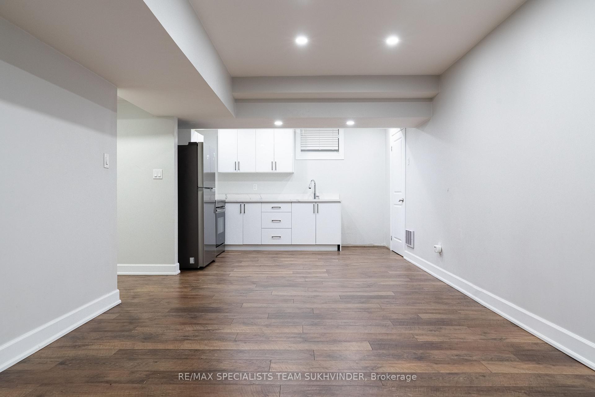 Photo 3 of 128 Embassy Drive, Vaughan, East Woodbridge — HOMEH