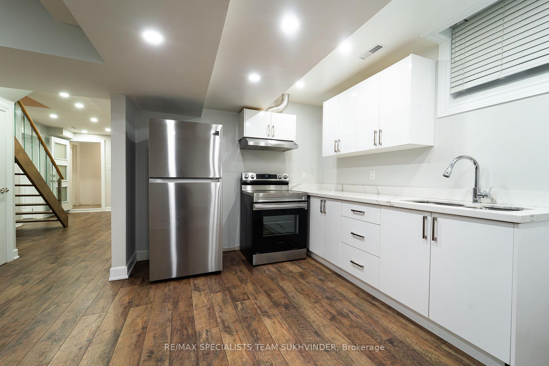 Photo 4 of 128 Embassy Drive, Vaughan, East Woodbridge — HOMEH