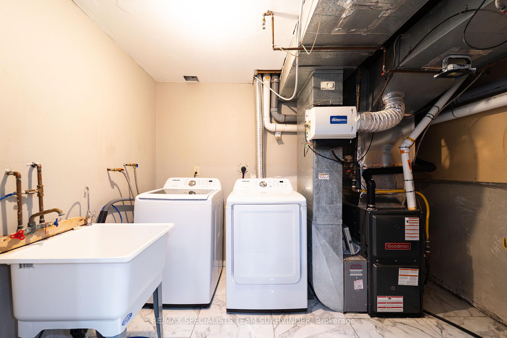 Photo 5 of 128 Embassy Drive, Vaughan, East Woodbridge — HOMEH