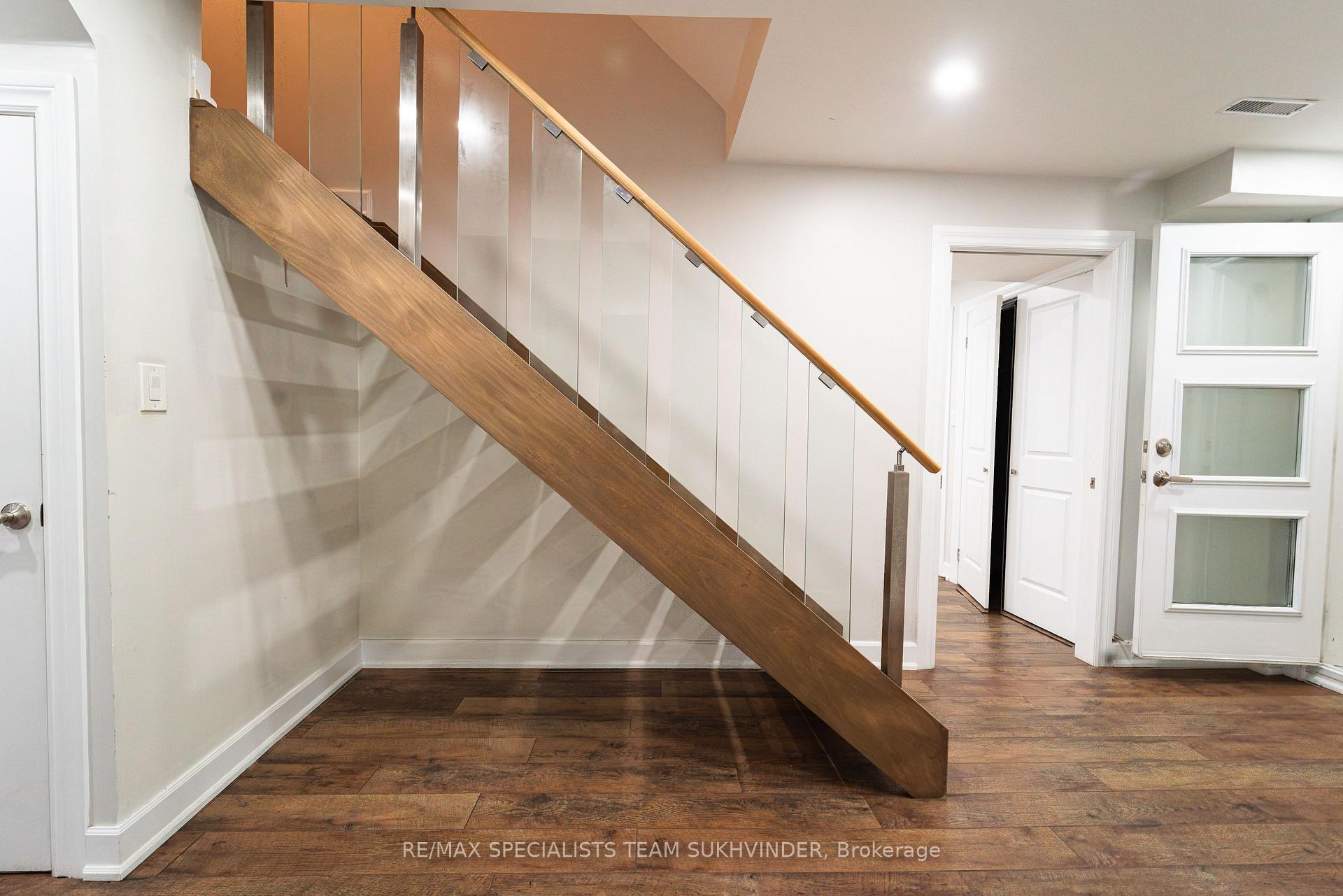 Photo 6 of 128 Embassy Drive, Vaughan, East Woodbridge — HOMEH