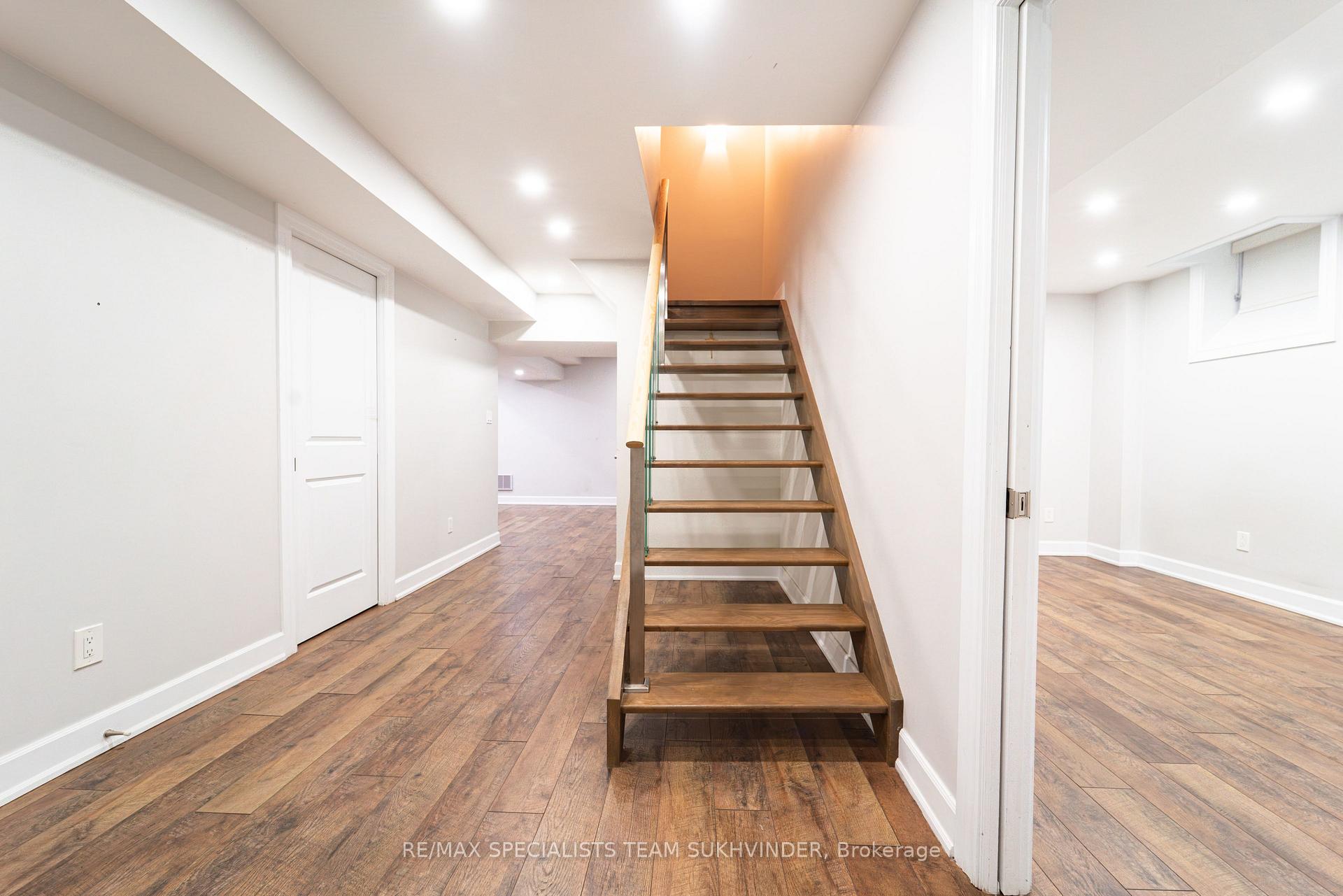 Photo 11 of 128 Embassy Drive, Vaughan, East Woodbridge — HOMEH