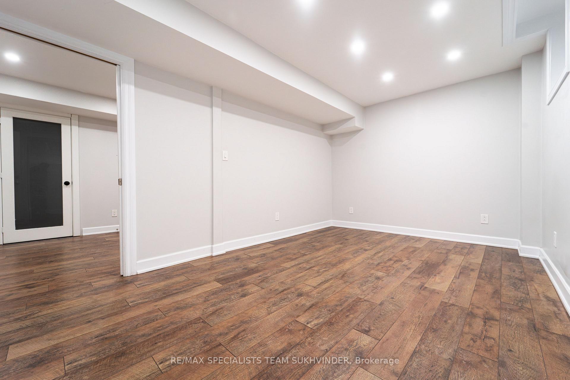 Photo 12 of 128 Embassy Drive, Vaughan, East Woodbridge — HOMEH