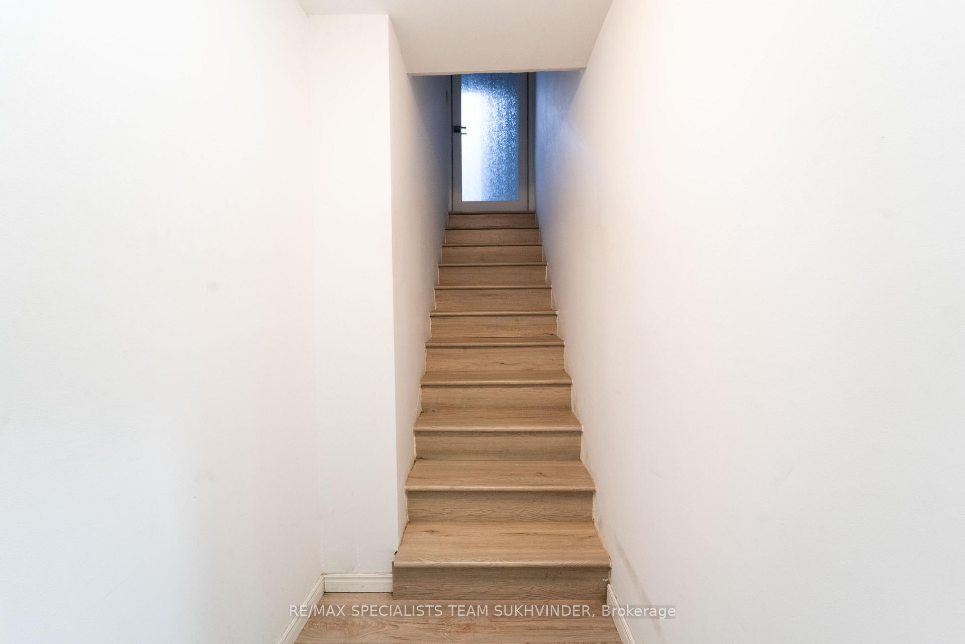 Photo 14 of 128 Embassy Drive, Vaughan, East Woodbridge — HOMEH