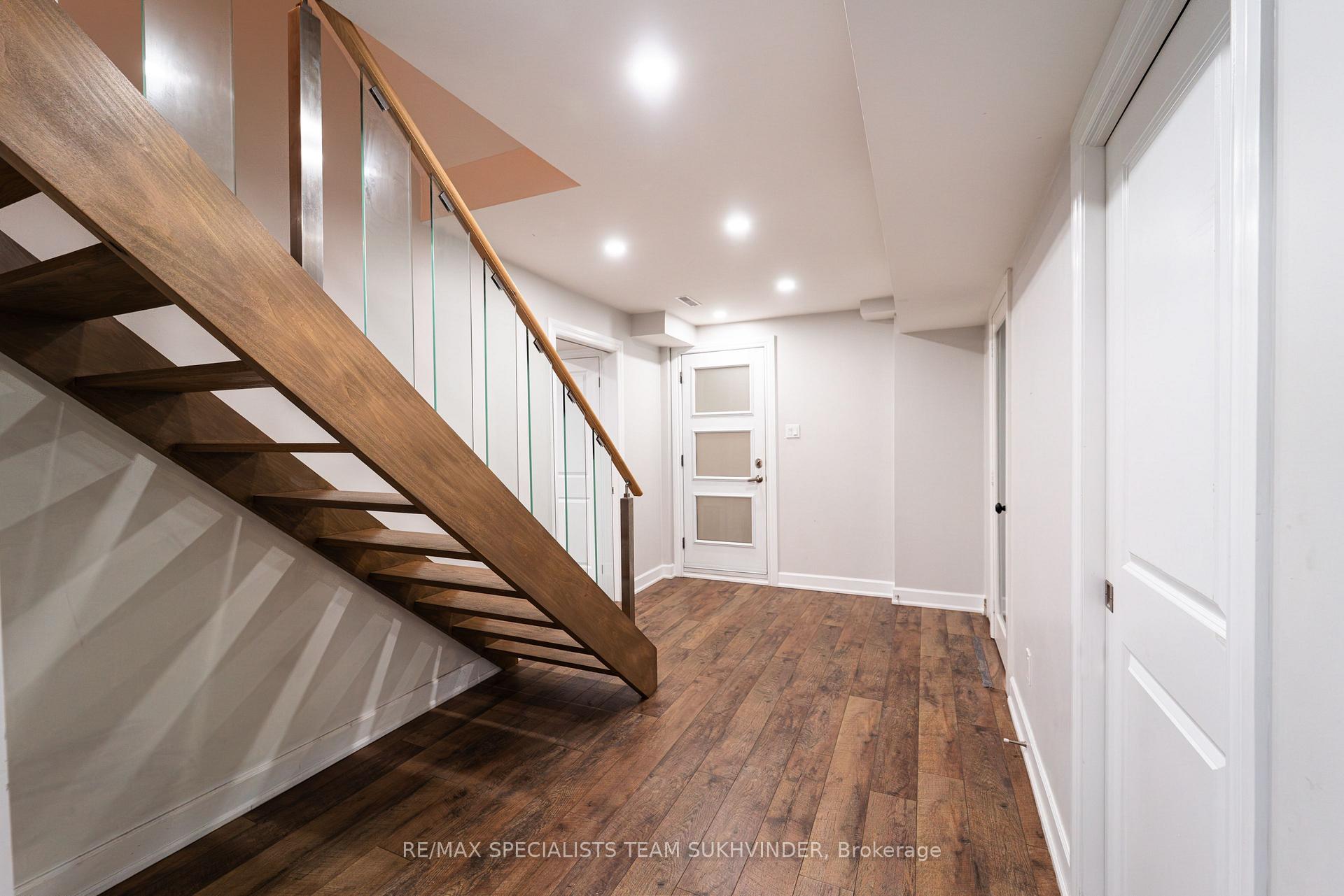 Photo 15 of 128 Embassy Drive, Vaughan, East Woodbridge — HOMEH