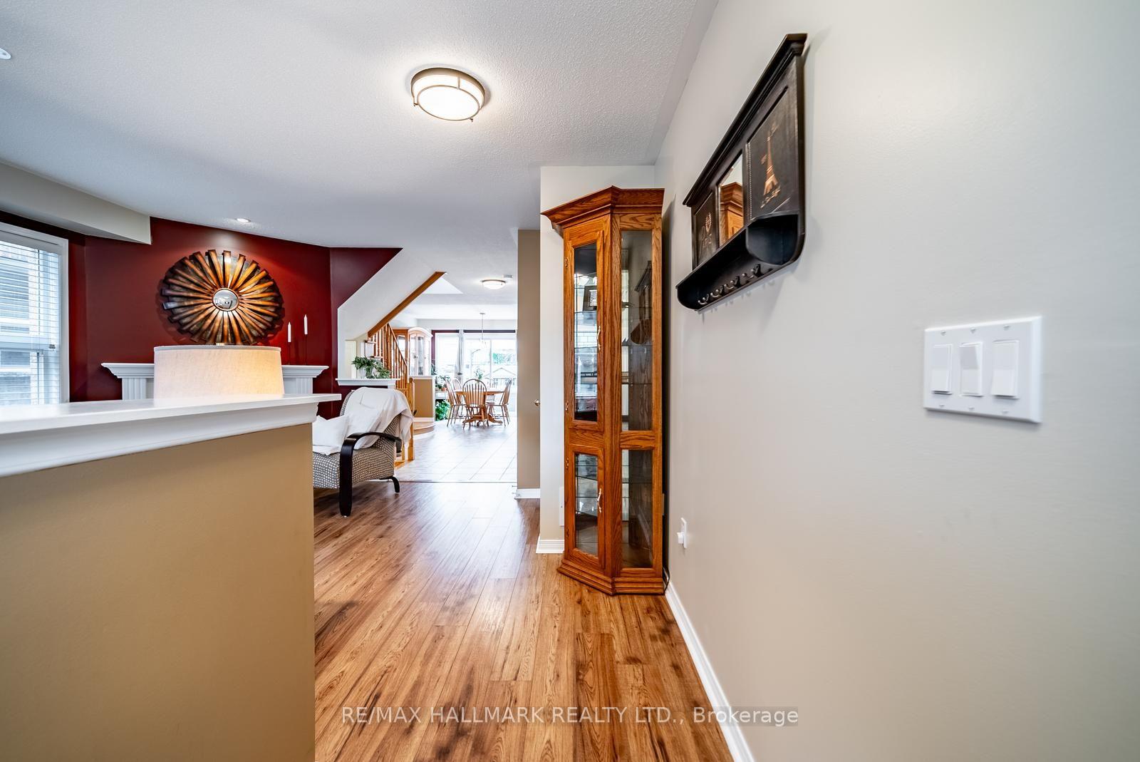 Photo 9 of 25 Starr Crescent, Aurora, Bayview Northeast — HOMEH