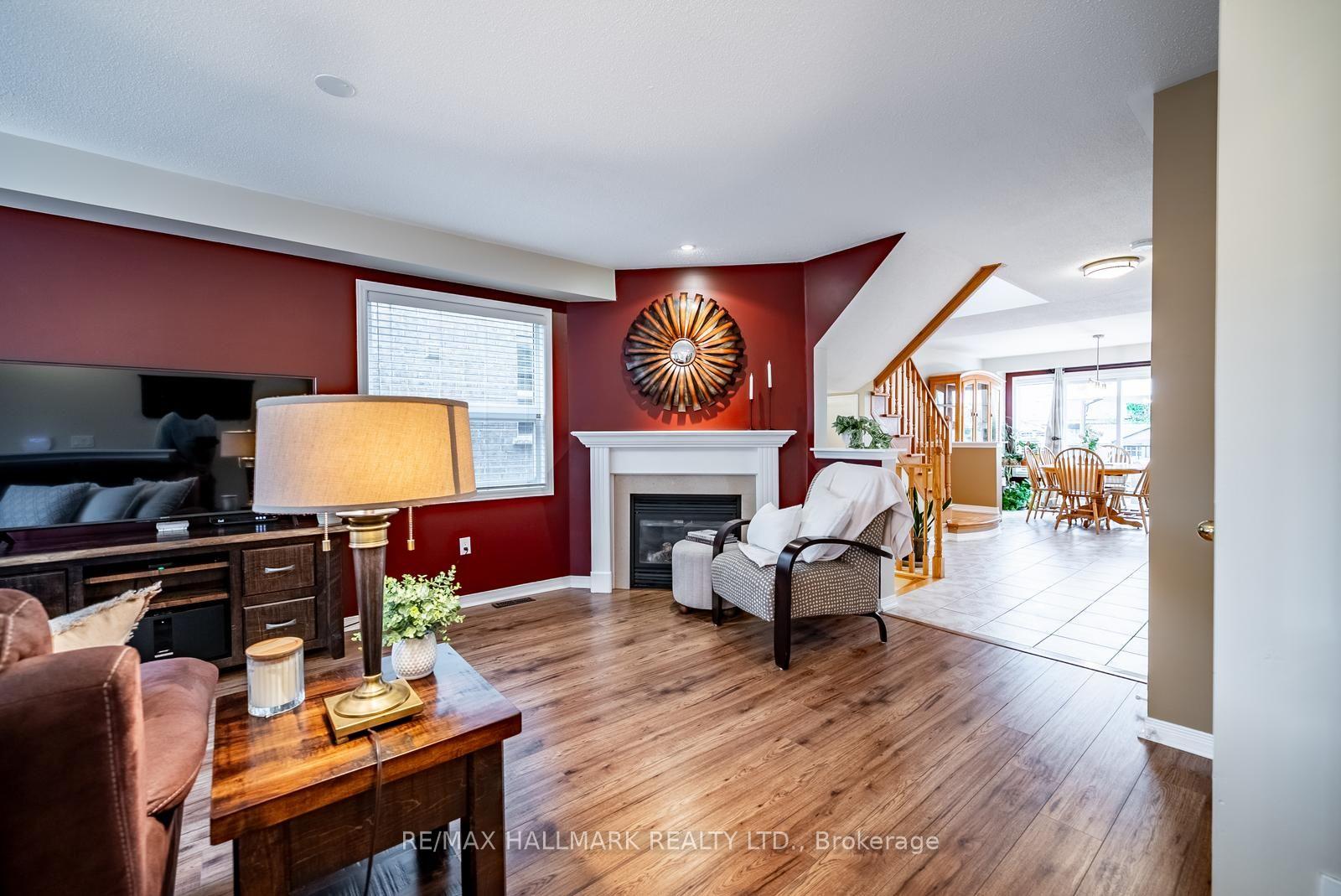 Photo 10 of 25 Starr Crescent, Aurora, Bayview Northeast — HOMEH