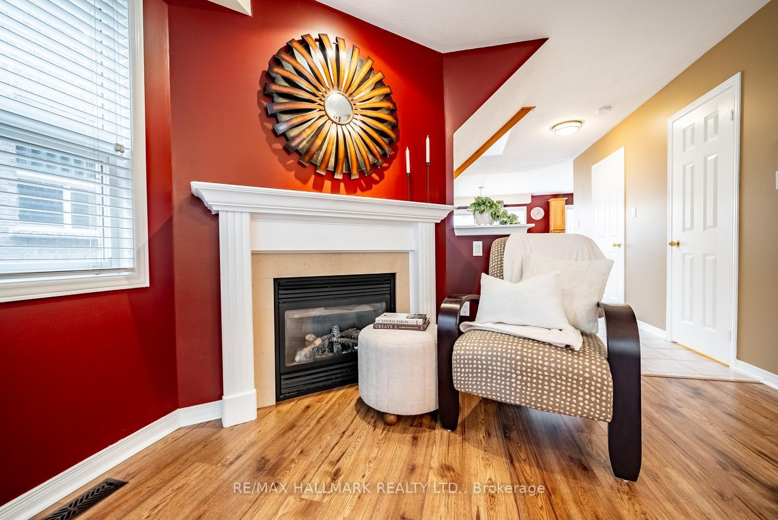 Photo 12 of 25 Starr Crescent, Aurora, Bayview Northeast — HOMEH