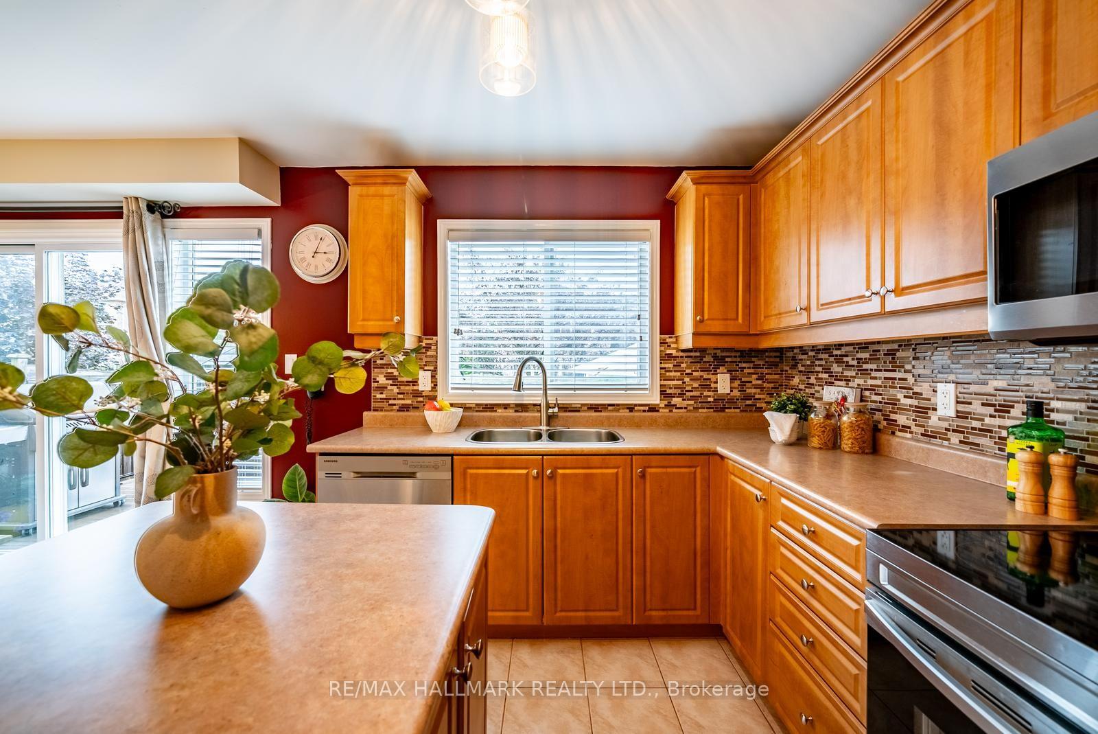 Photo 16 of 25 Starr Crescent, Aurora, Bayview Northeast — HOMEH
