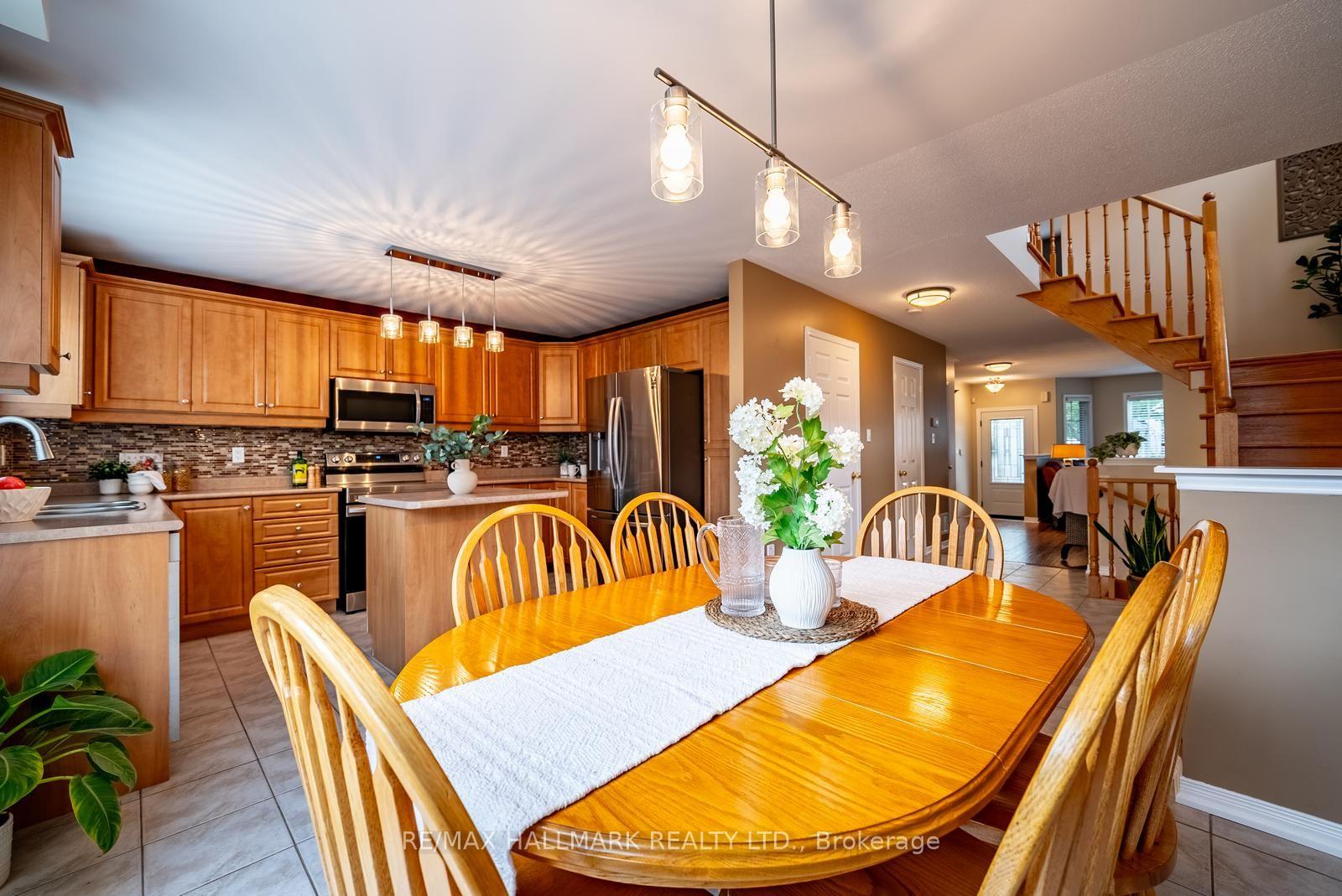 Photo 18 of 25 Starr Crescent, Aurora, Bayview Northeast — HOMEH