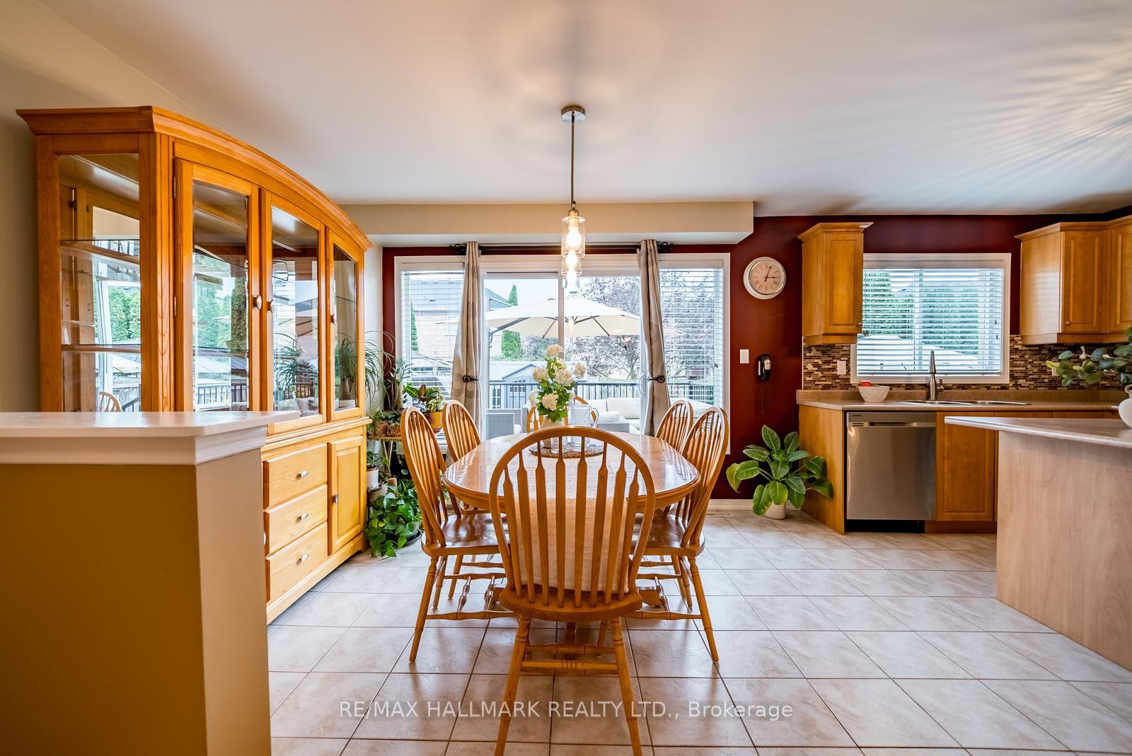 Photo 19 of 25 Starr Crescent, Aurora, Bayview Northeast — HOMEH