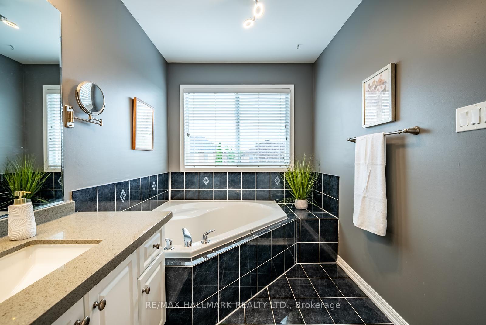 Photo 25 of 25 Starr Crescent, Aurora, Bayview Northeast — HOMEH