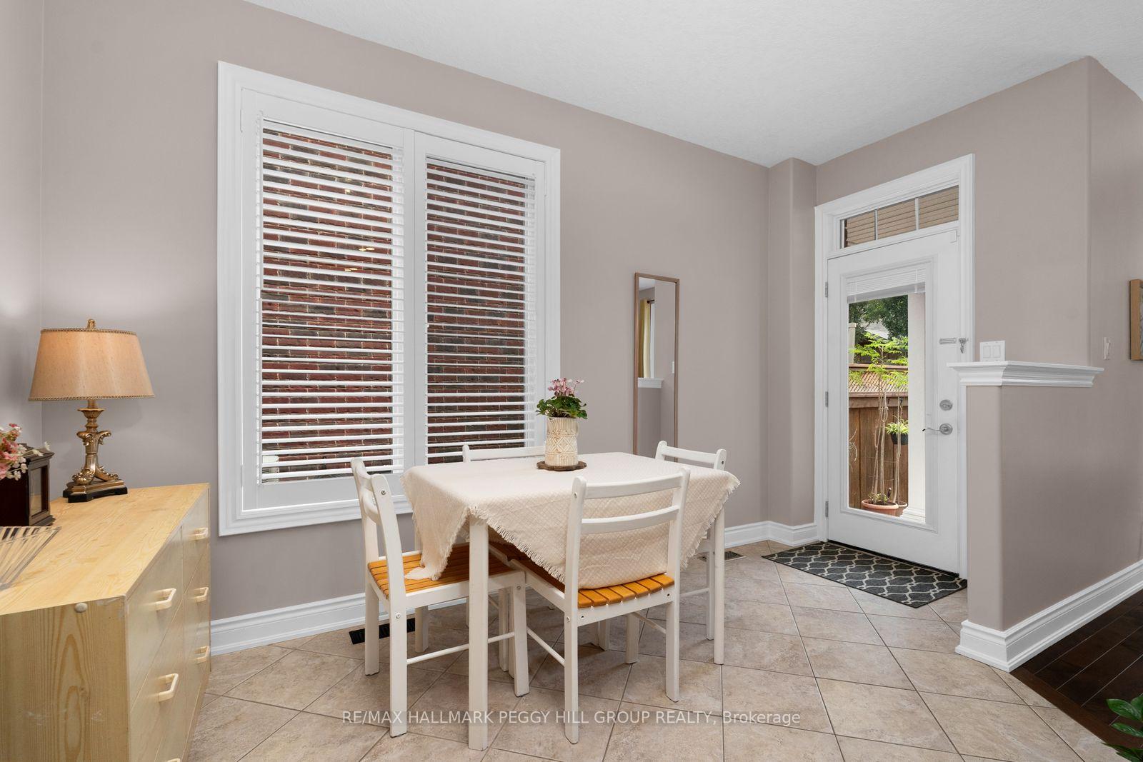 Photo 4 of 77 Graihawk Drive, Barrie, Ardagh — HOMEH