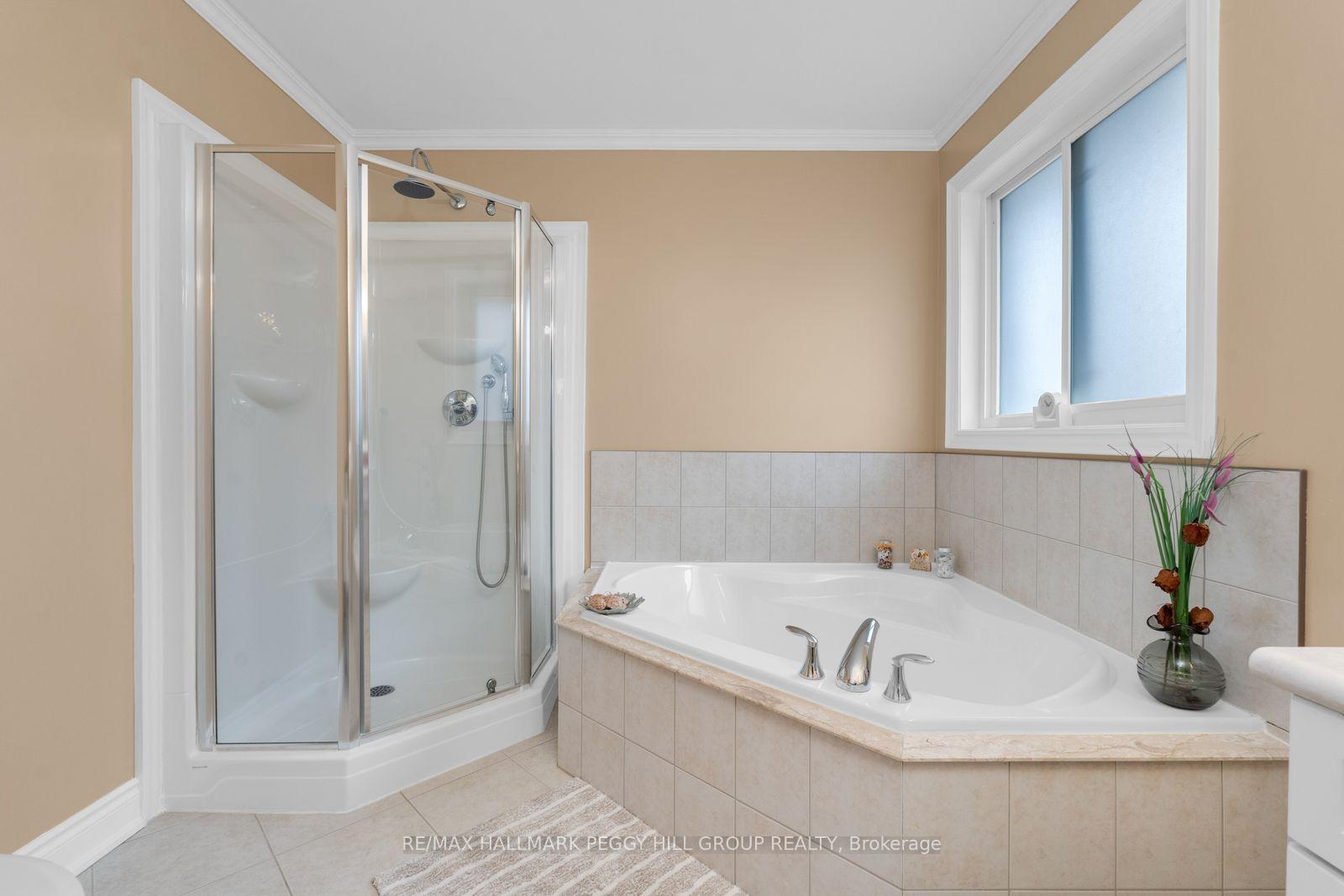 Photo 10 of 77 Graihawk Drive, Barrie, Ardagh — HOMEH