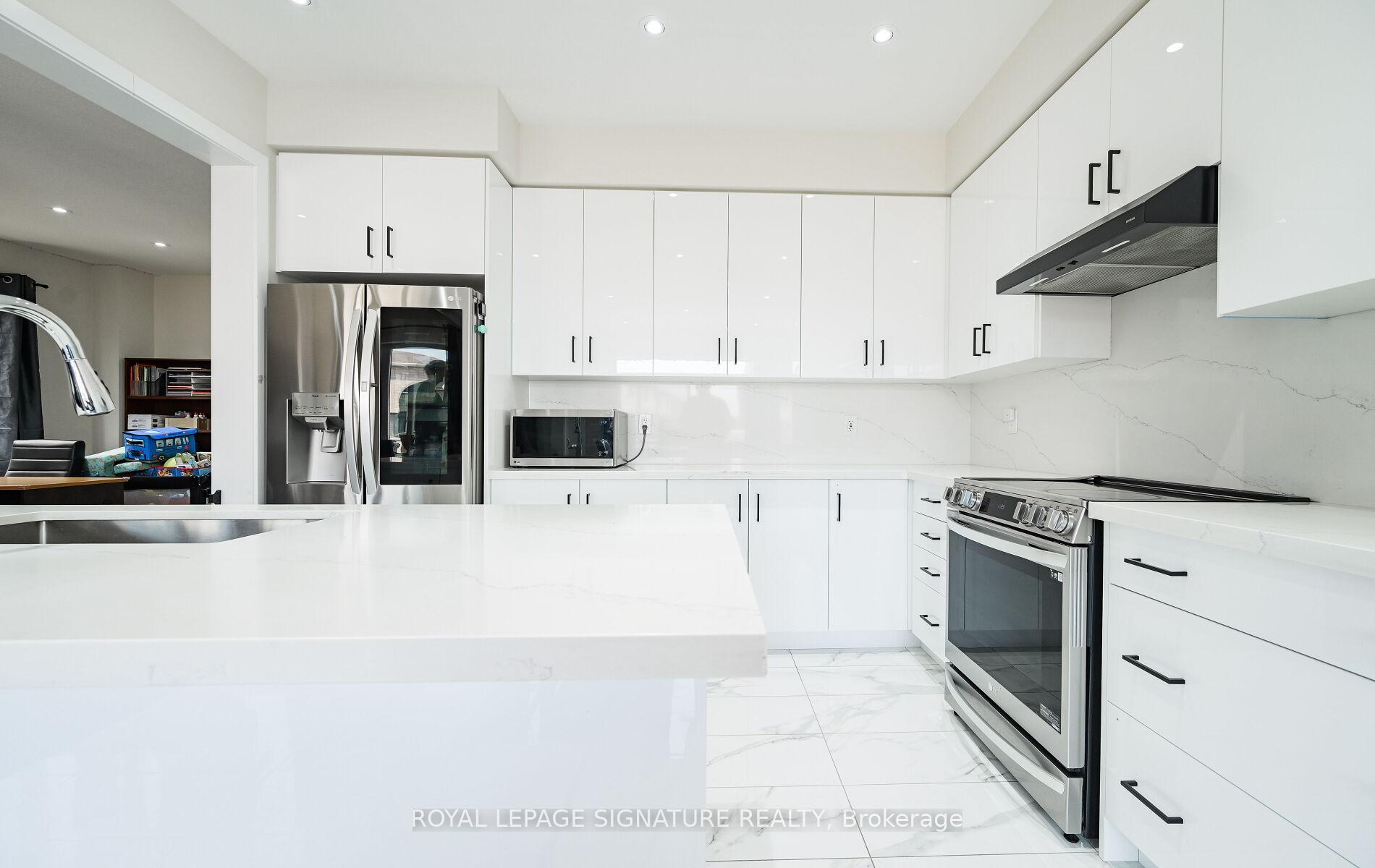 Photo 10 of 56 Lilac Circle, Haldimand — HOMEH