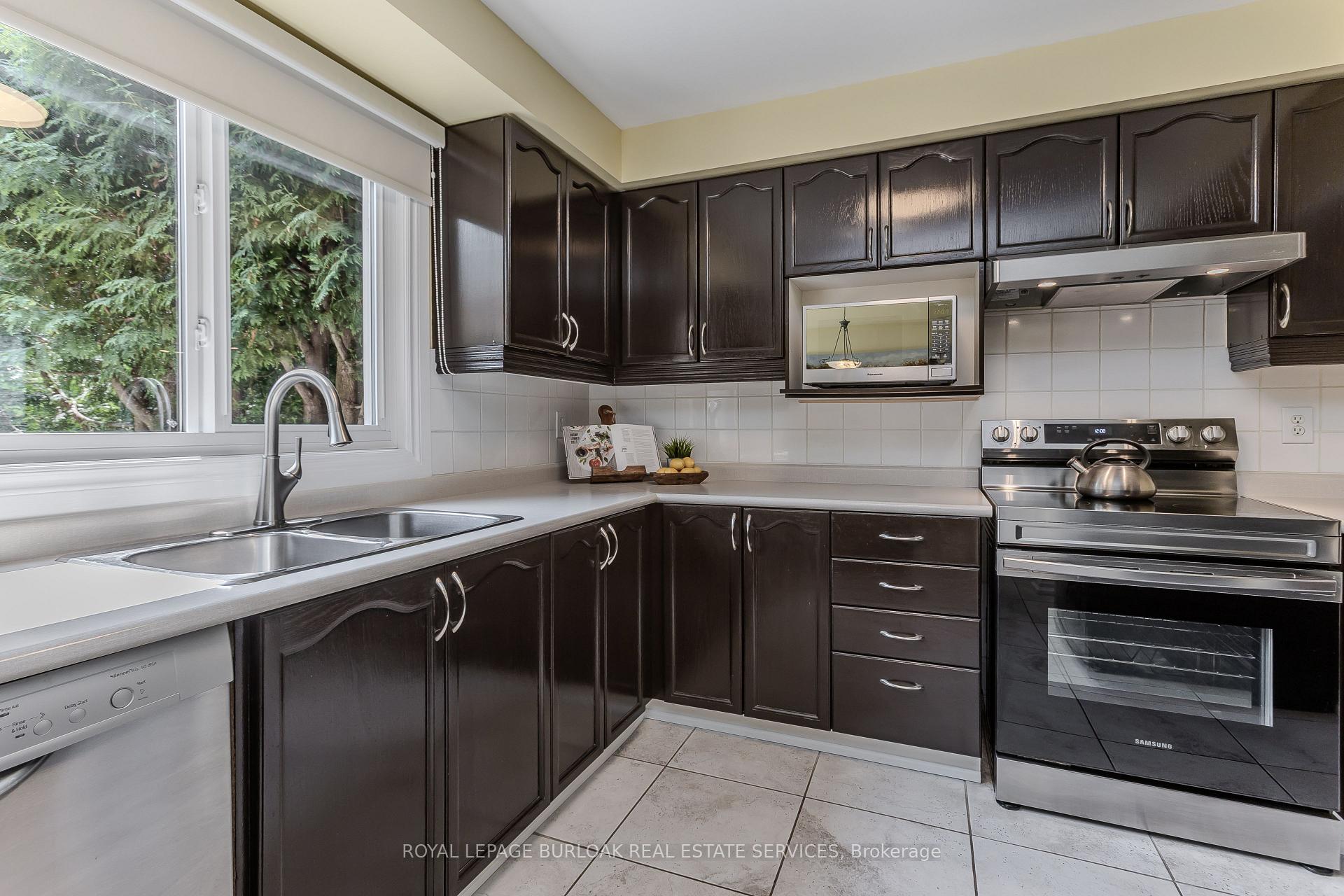 Photo 8 of 1238 Sable Drive, Burlington, Brant — HOMEH
