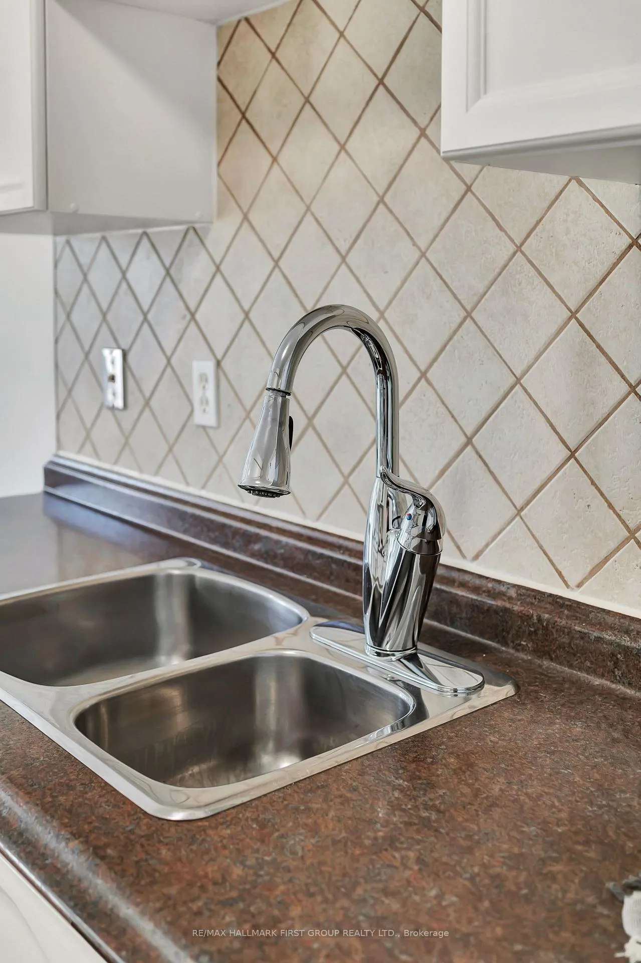 Photo 18 of 72 Landerville Lane, Clarington, Bowmanville — HOMEH