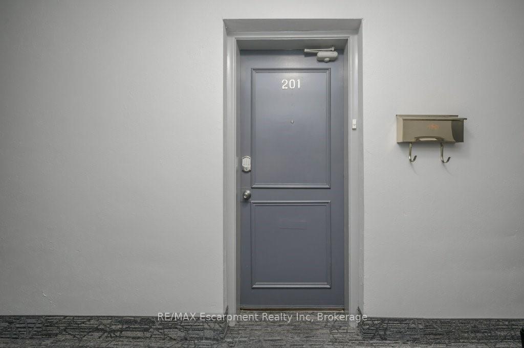 Photo 4 of Unit 201, 9 Grant Boulevard, Hamilton, Dundas — HOMEH