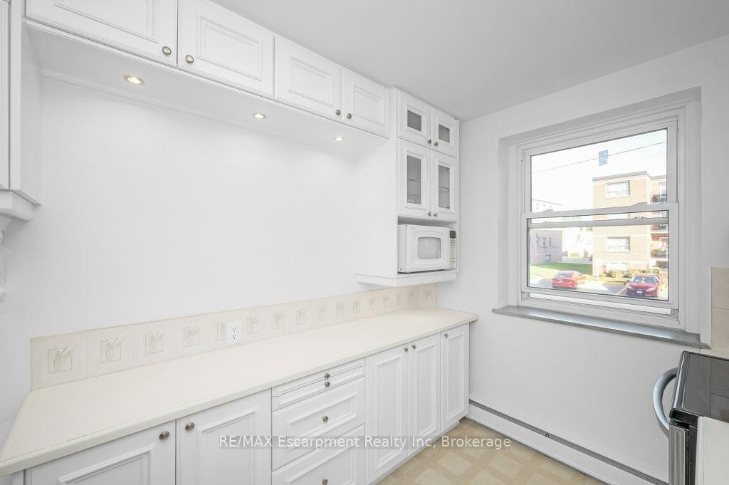 Photo 16 of Unit 201, 9 Grant Boulevard, Hamilton, Dundas — HOMEH