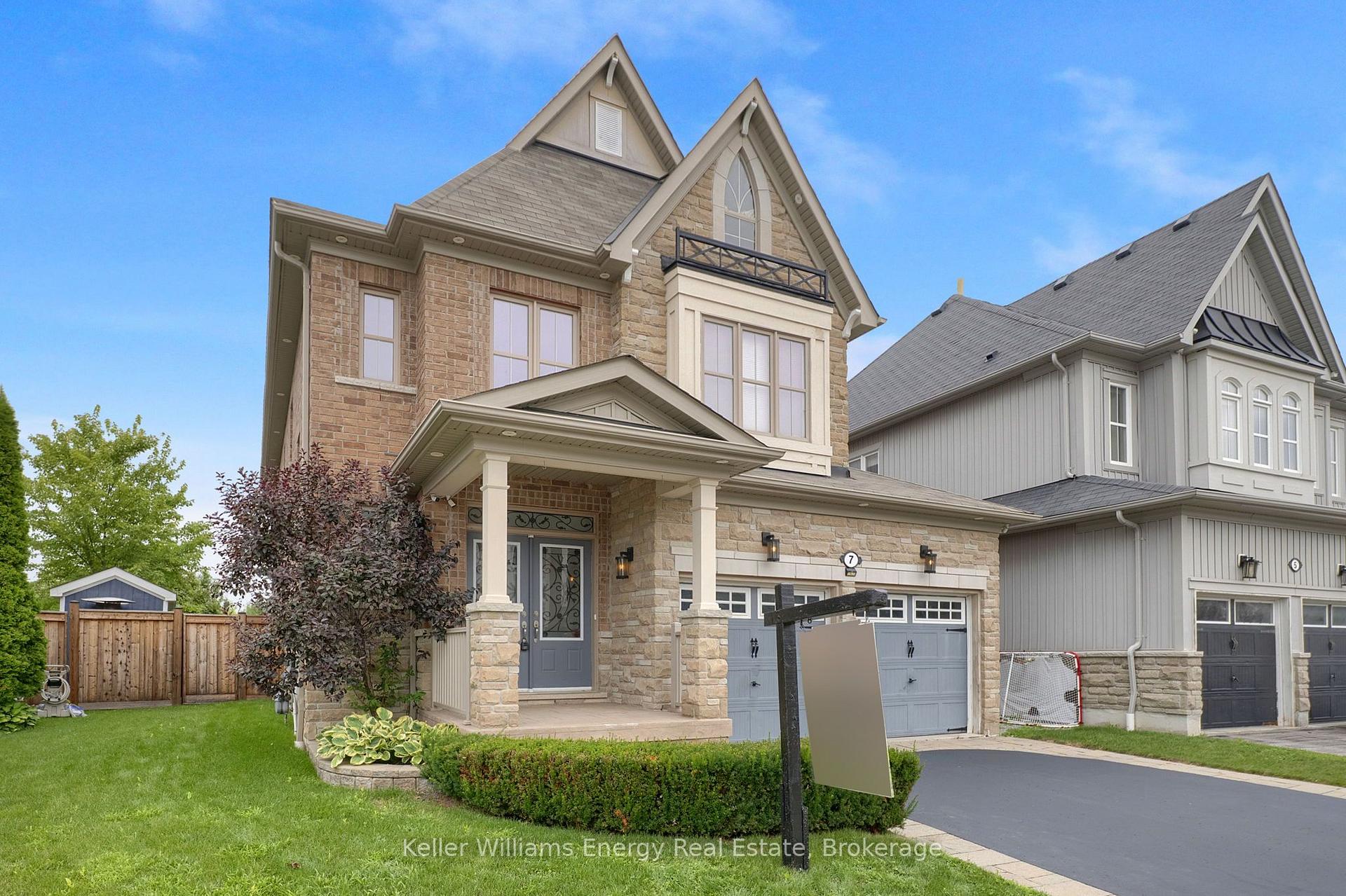 Photo 2 of 7 Jarrow Crescent, Whitby, Brooklin — HOMEH