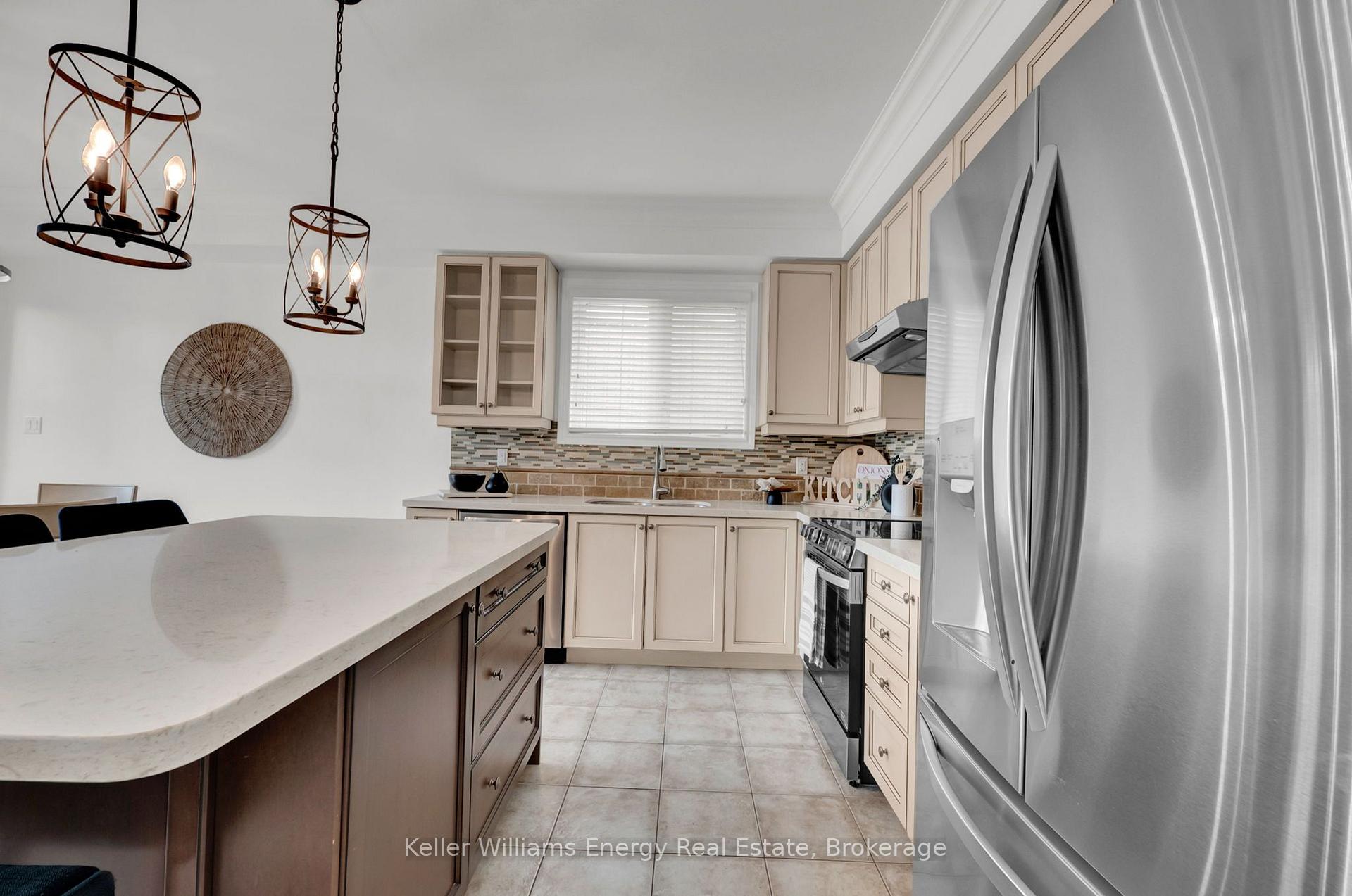 Photo 10 of 7 Jarrow Crescent, Whitby, Brooklin — HOMEH