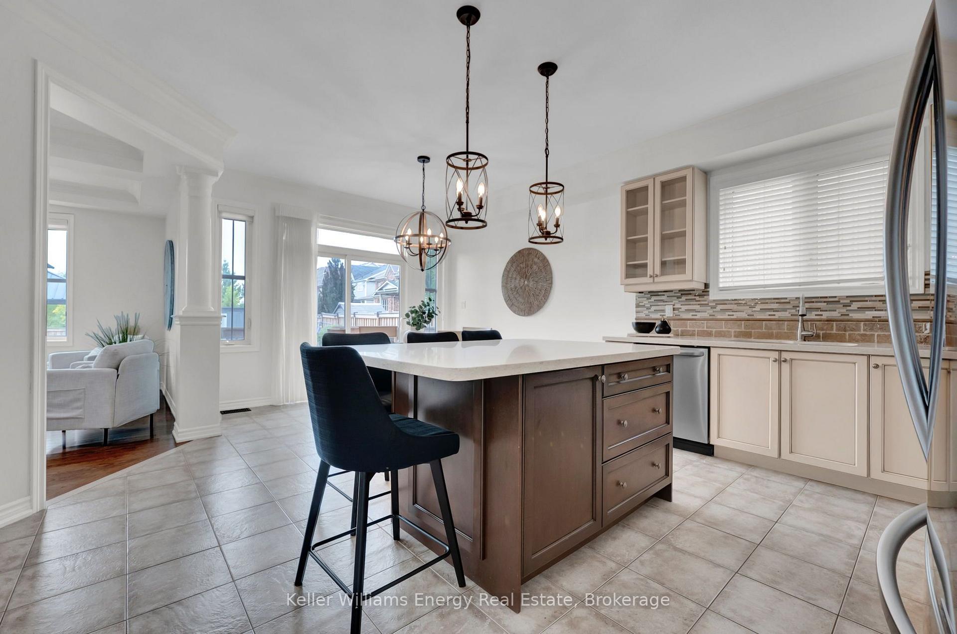 Photo 11 of 7 Jarrow Crescent, Whitby, Brooklin — HOMEH