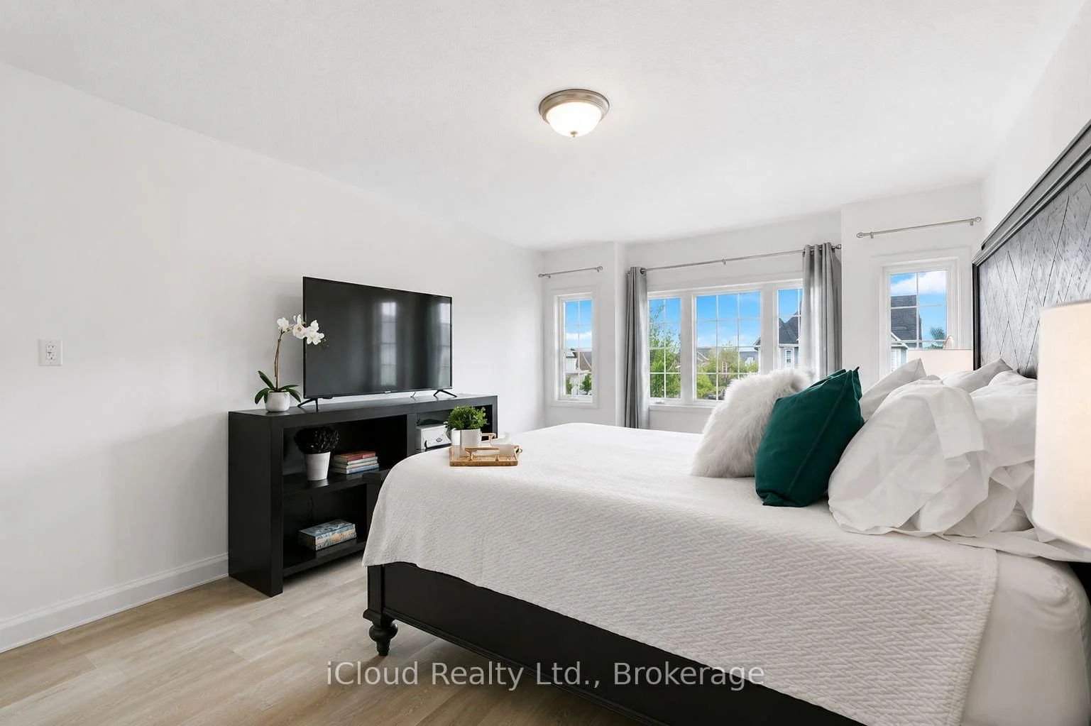 Photo 8 of 745 Reid Crescent, North Perth, Listowel — HOMEH