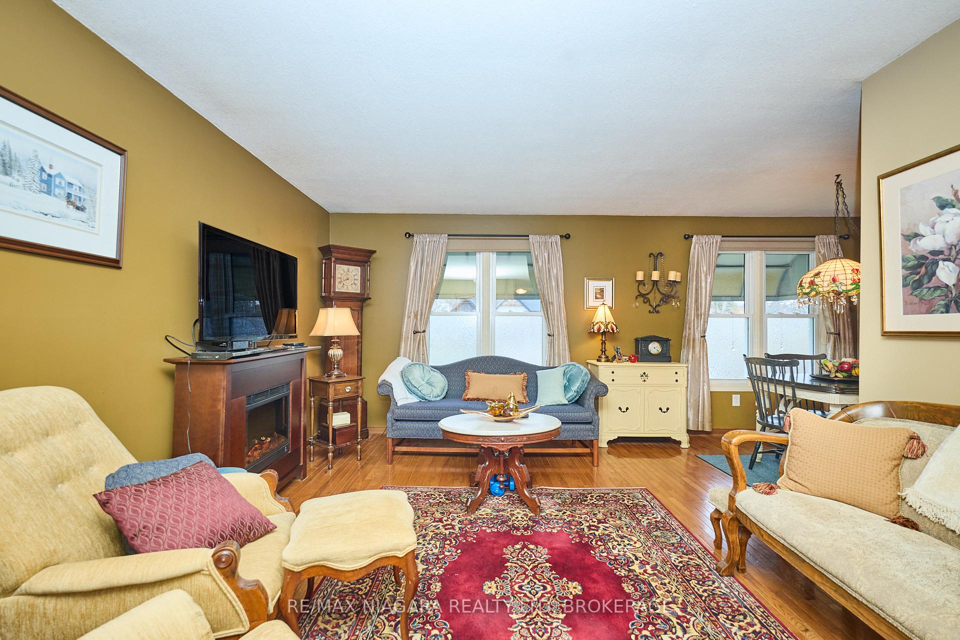Photo 6 of 698 Buffalo Road, Fort Erie, Crescent Park — HOMEH