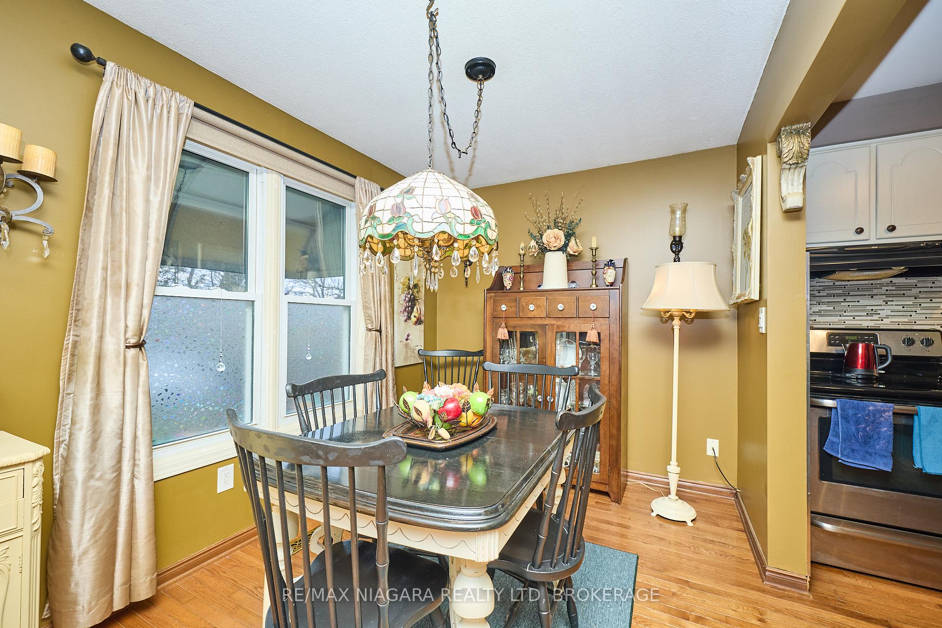 Photo 9 of 698 Buffalo Road, Fort Erie, Crescent Park — HOMEH